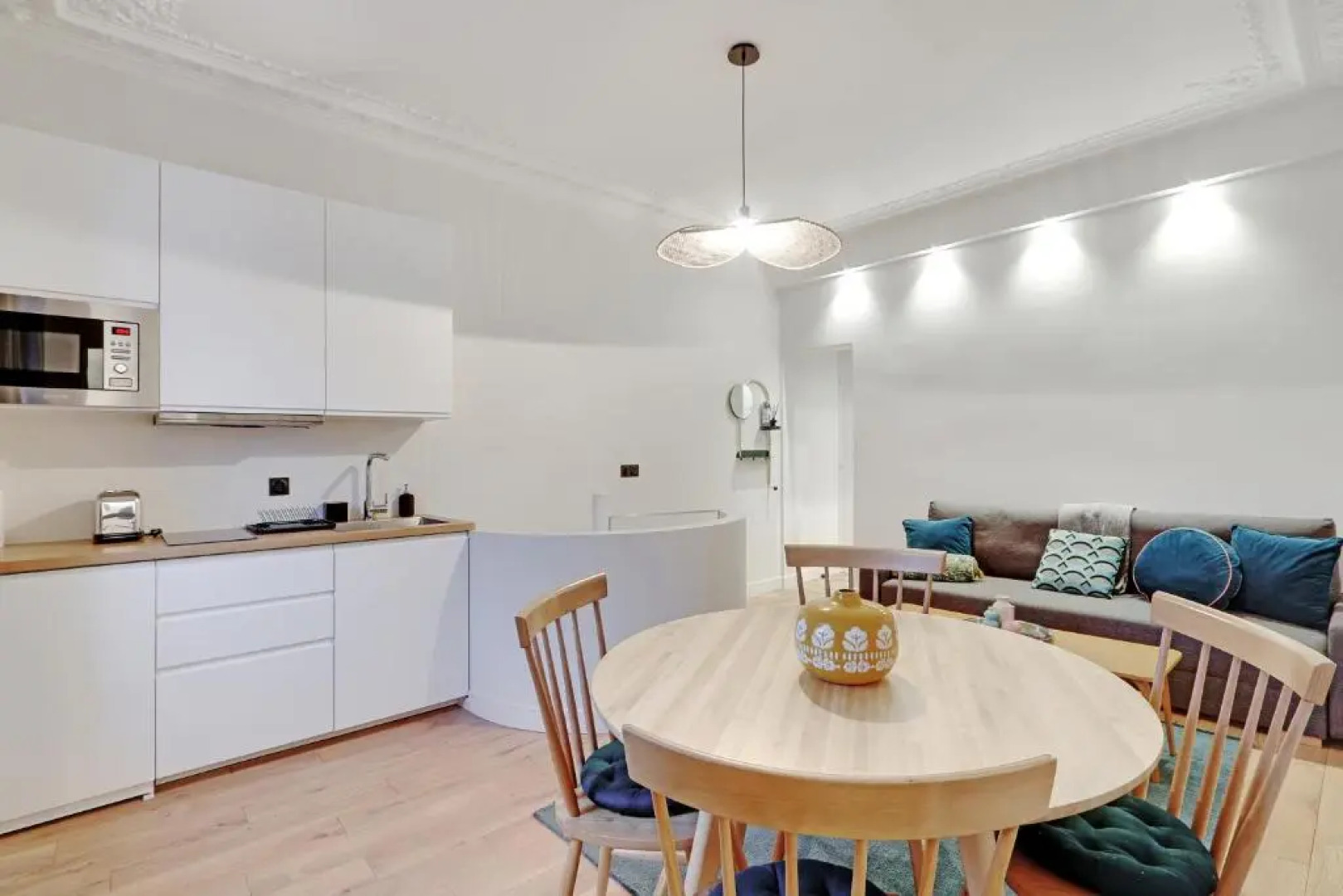 Pick A Flat's Apartment in Neuilly sur Seine - Avenue Charles de Gaulle