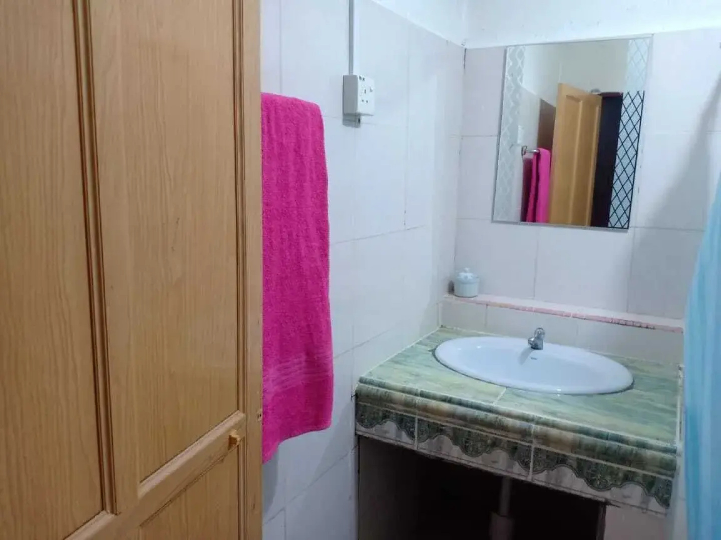 OYO 90675 Holiday View Inn