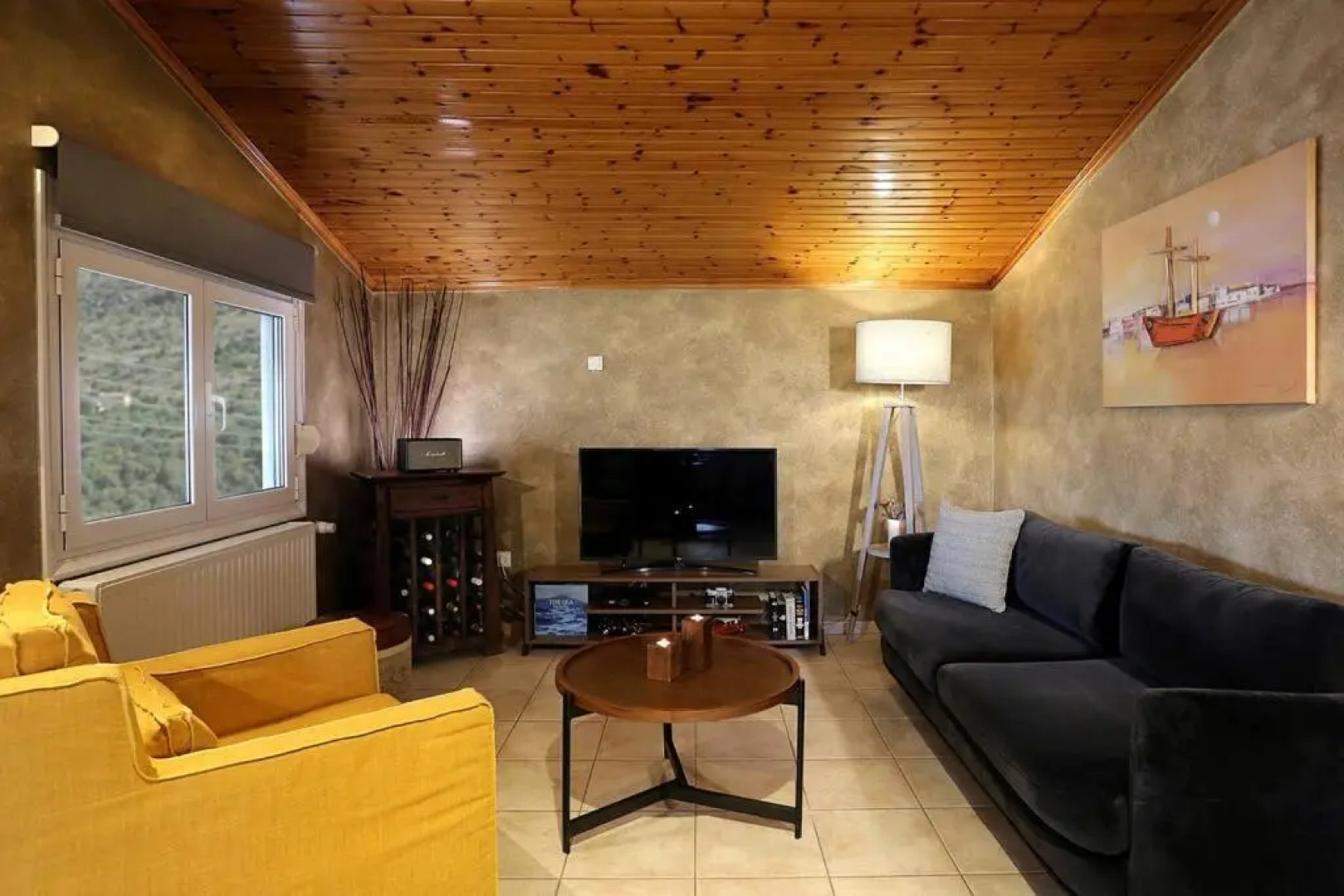 "Elegant & Quiet House"