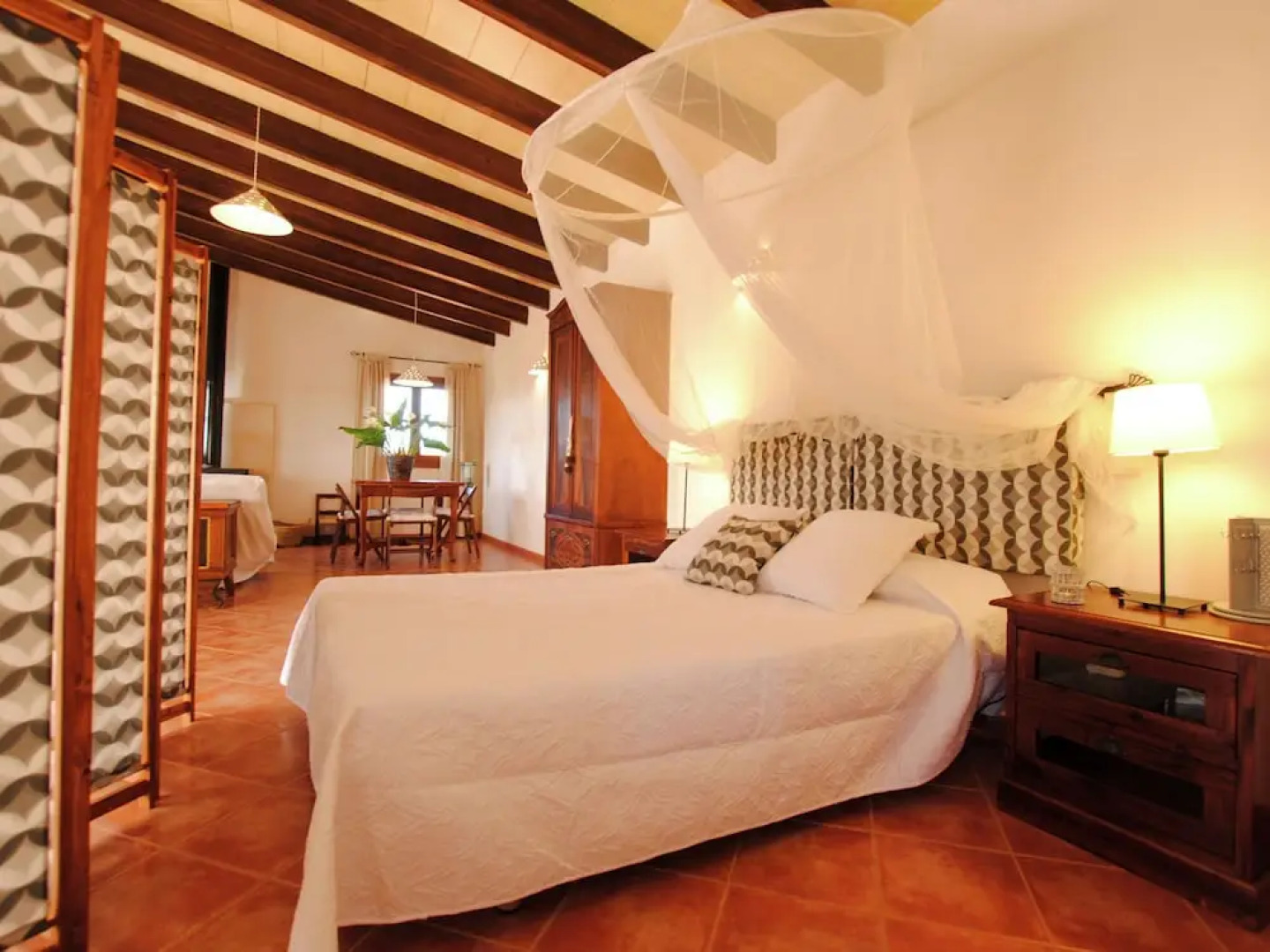 Spacious Cottage Near Santa Maria del Camí Centre