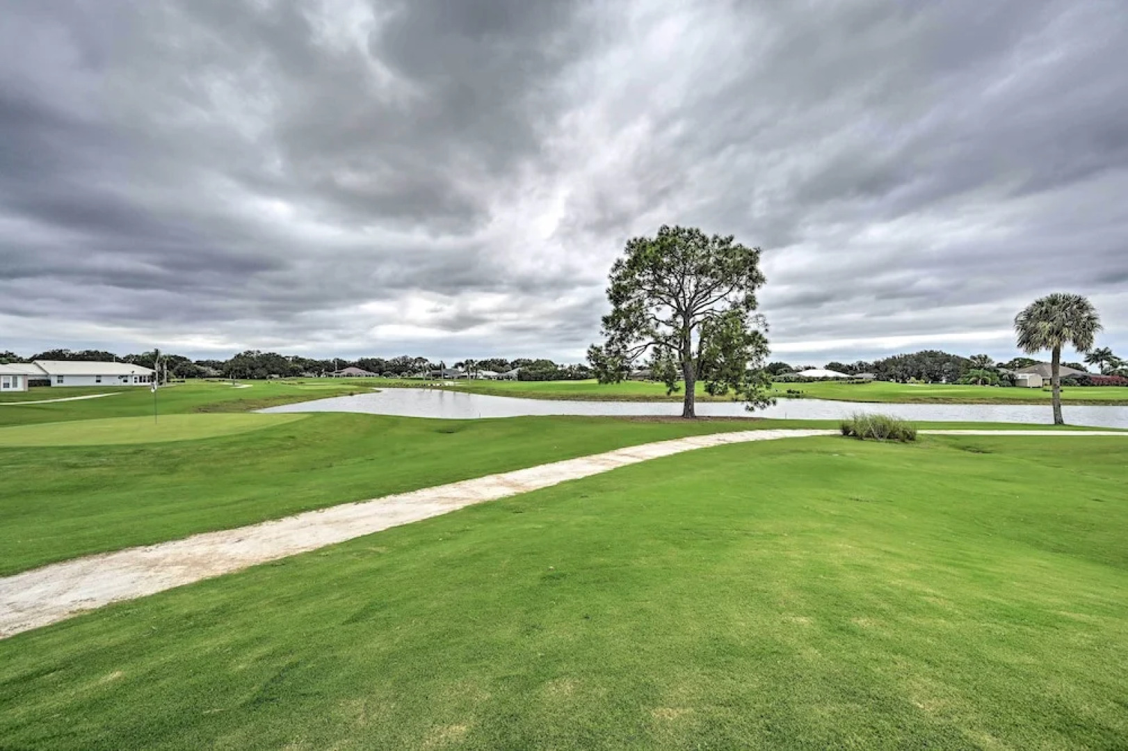 Condo w/ Screened-in Porch, 1 Mi to Sebring Golf!