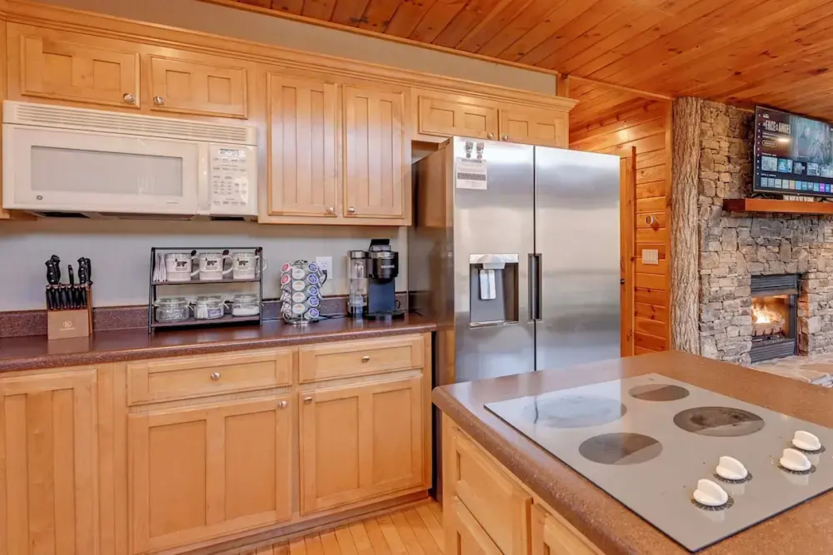 Tree-lined Cabin w/ Hot Tub & Deck in Bryson City