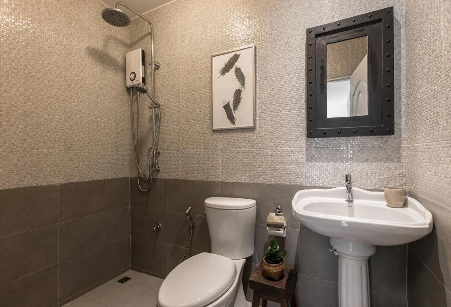 Moon 11 Boutique Home