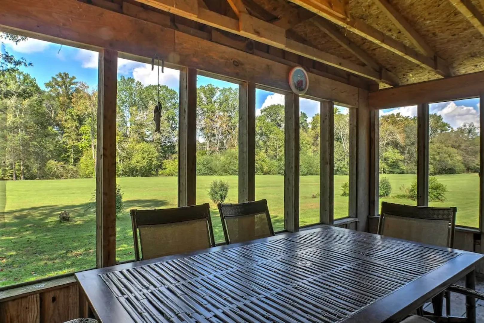 Ooltewah Cabin w/ Grill, Pool Table & Porch!