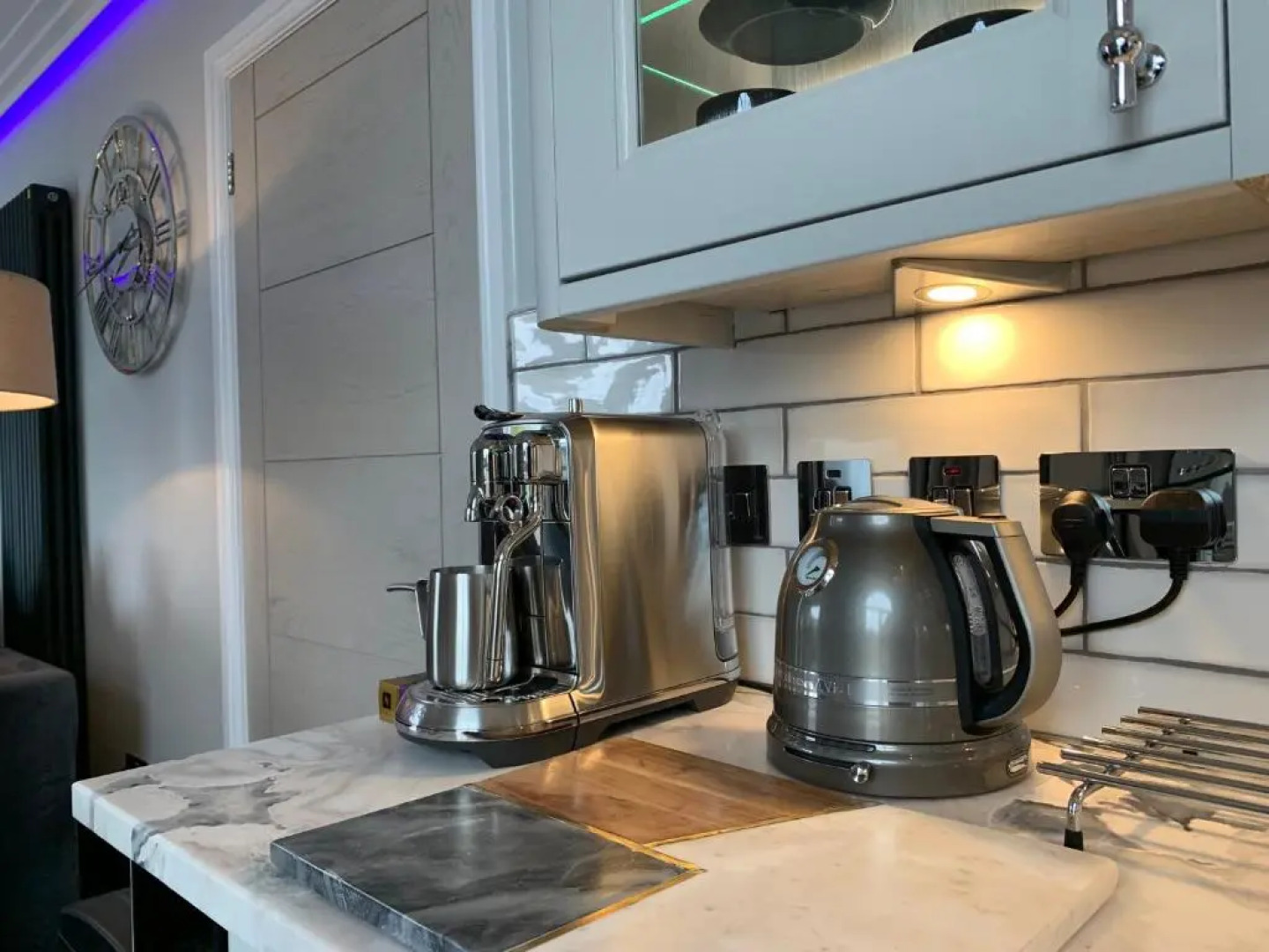 Little Fox Lodge Hideaway Glencoe - 5 Star with Hot Tub overlooking Loch Linnhe