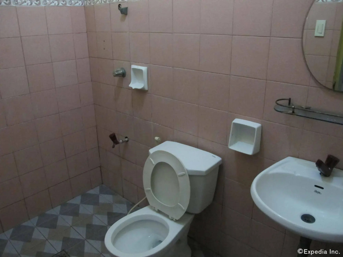 Pere Aristo Guesthouse