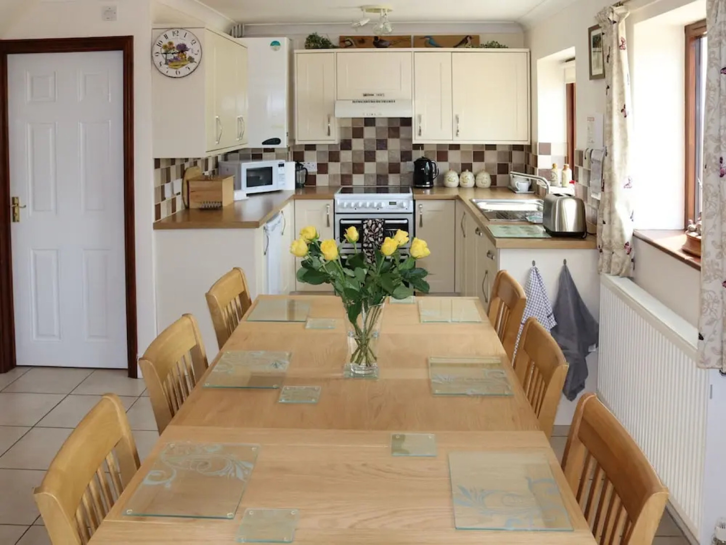 Beautiful, Spacious Cottage Offering Views of the River Nar