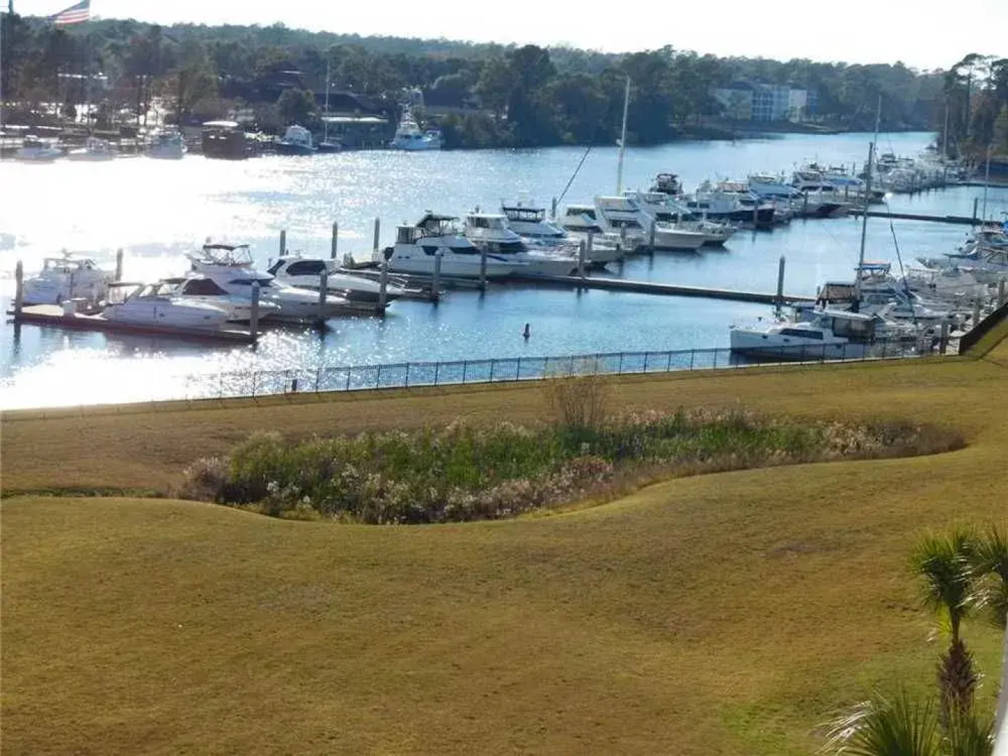 Yacht Club Villas