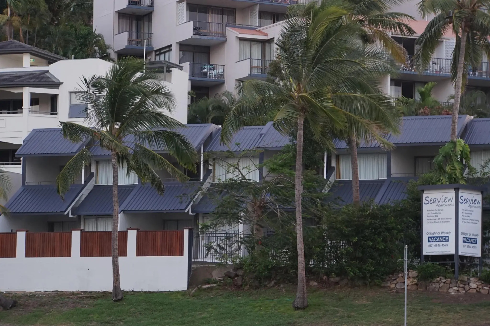Airlie Seaview Apartments