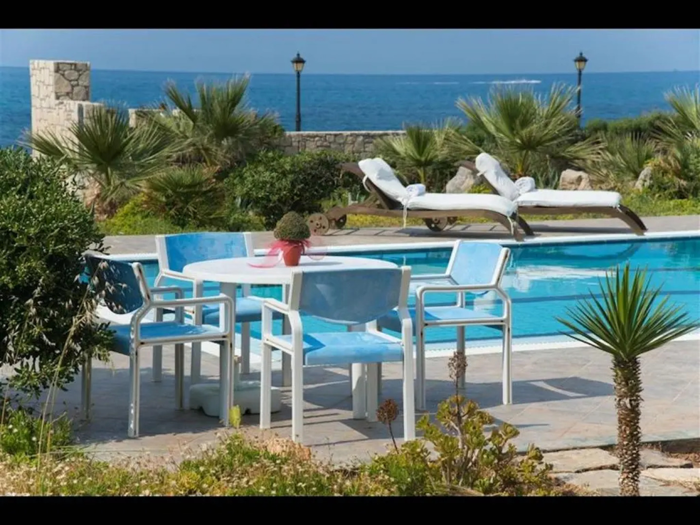 Luxury Villa Beachfront 5 Bedrooms 10-12 Persons