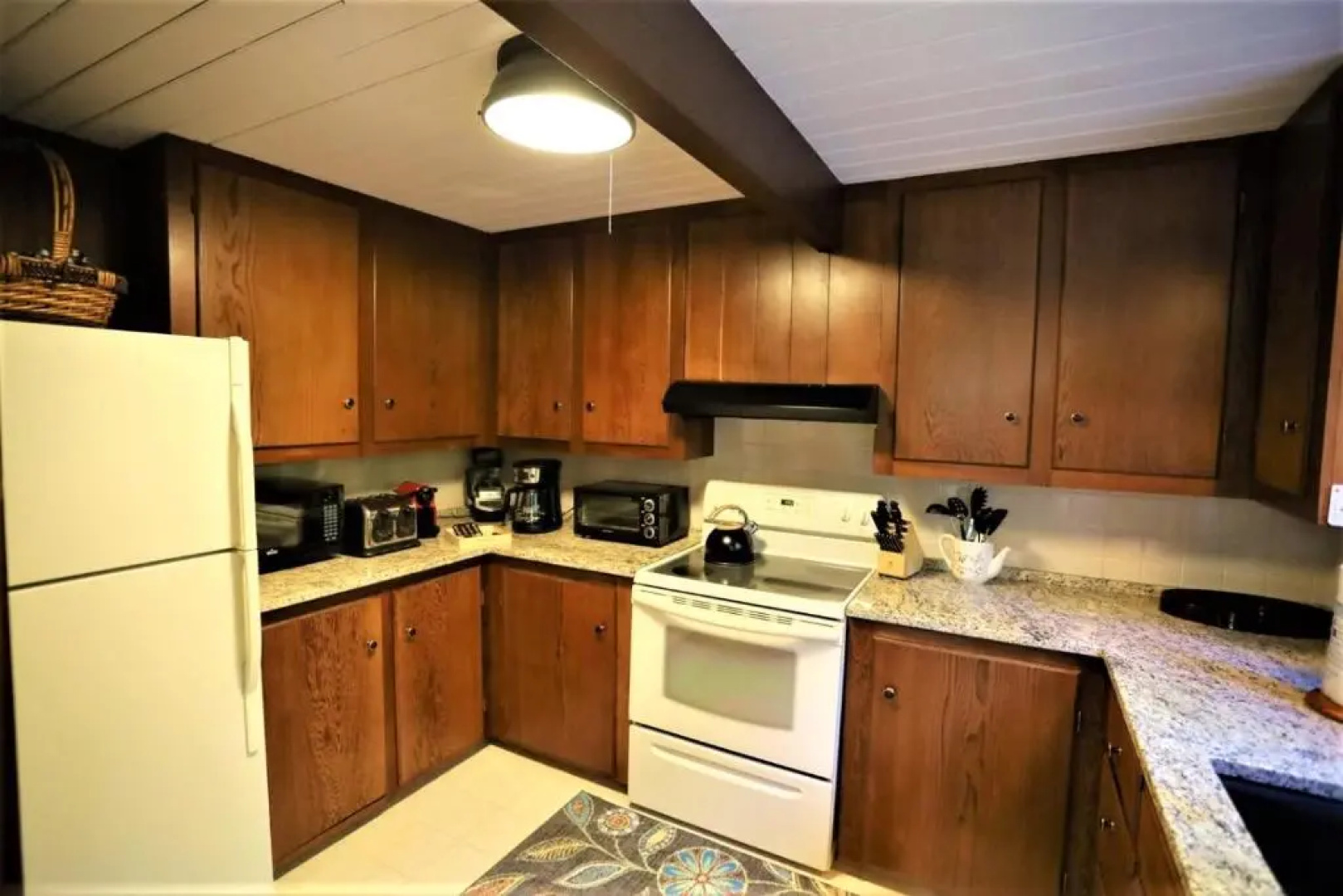 Pet-friendly Private Vacation Home in the White Mountains - Sh70c