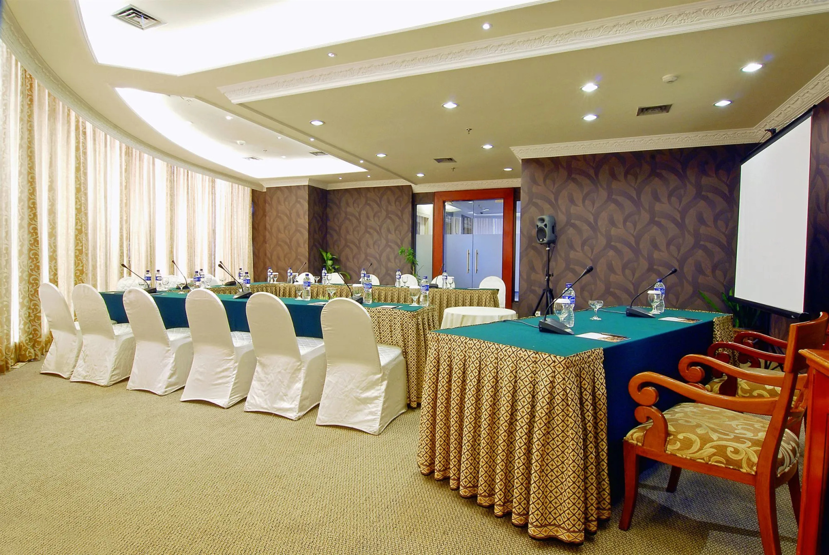 Grand Arkenso Parkview Hotel