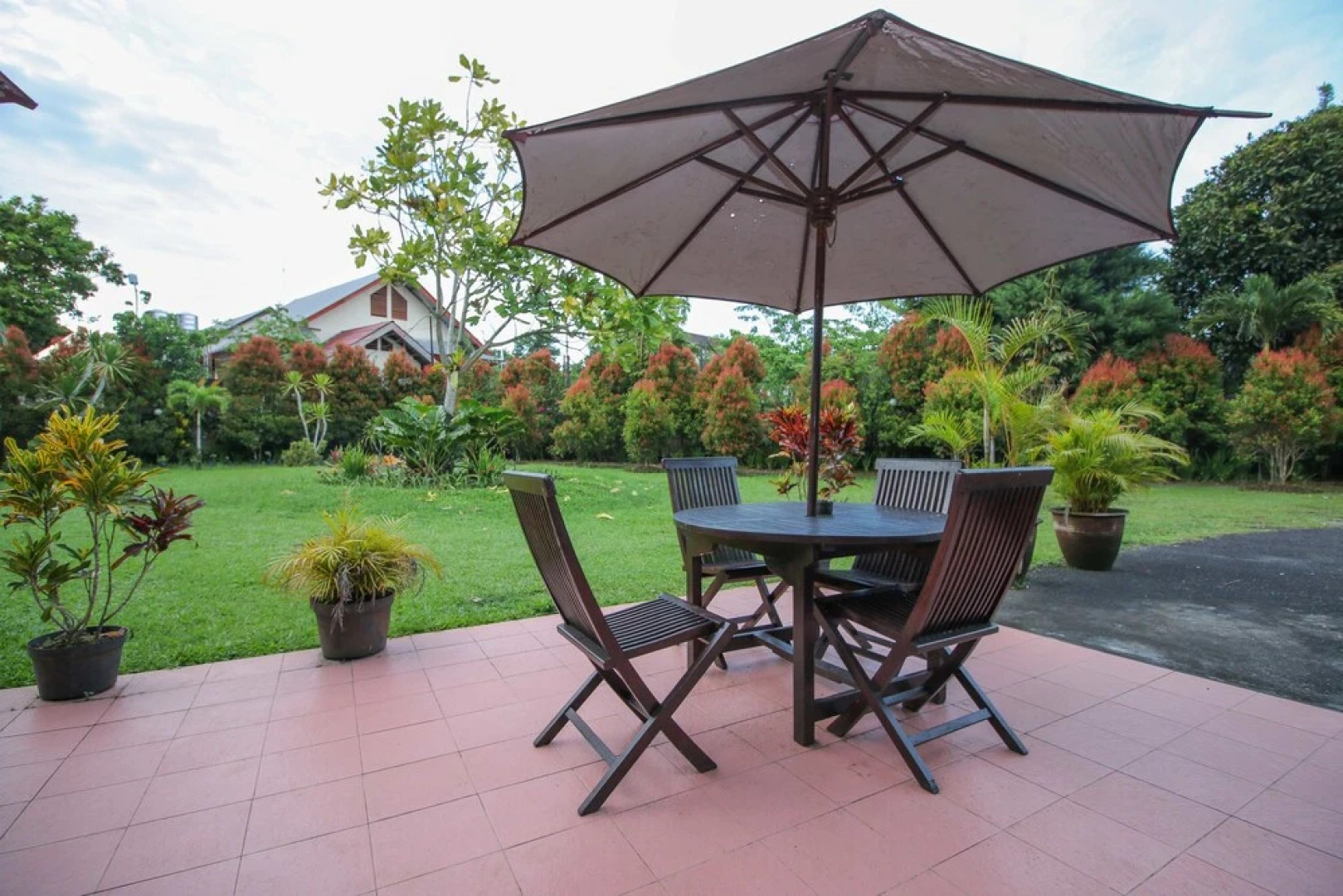 Airy Lansot Sarongsong Lingkungan Satu Tomohon