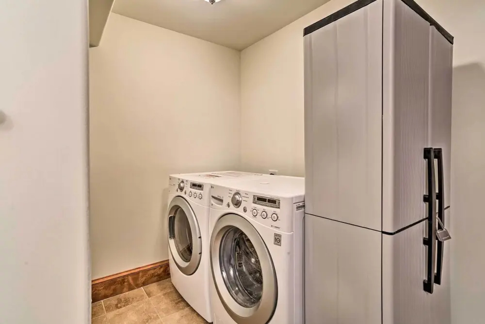 Retreat W/game Room & Deck, 1 Mi to Camelback