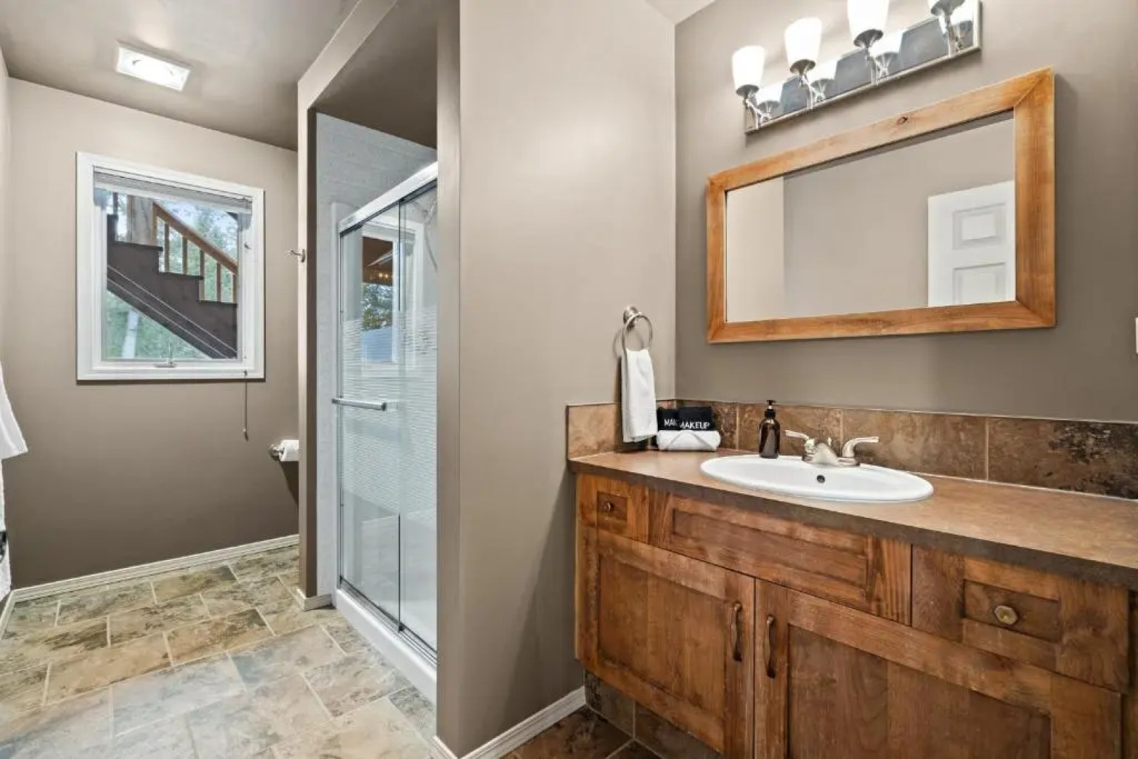 The Caribou Lodge I HotTub I Fireplace I Sleep16