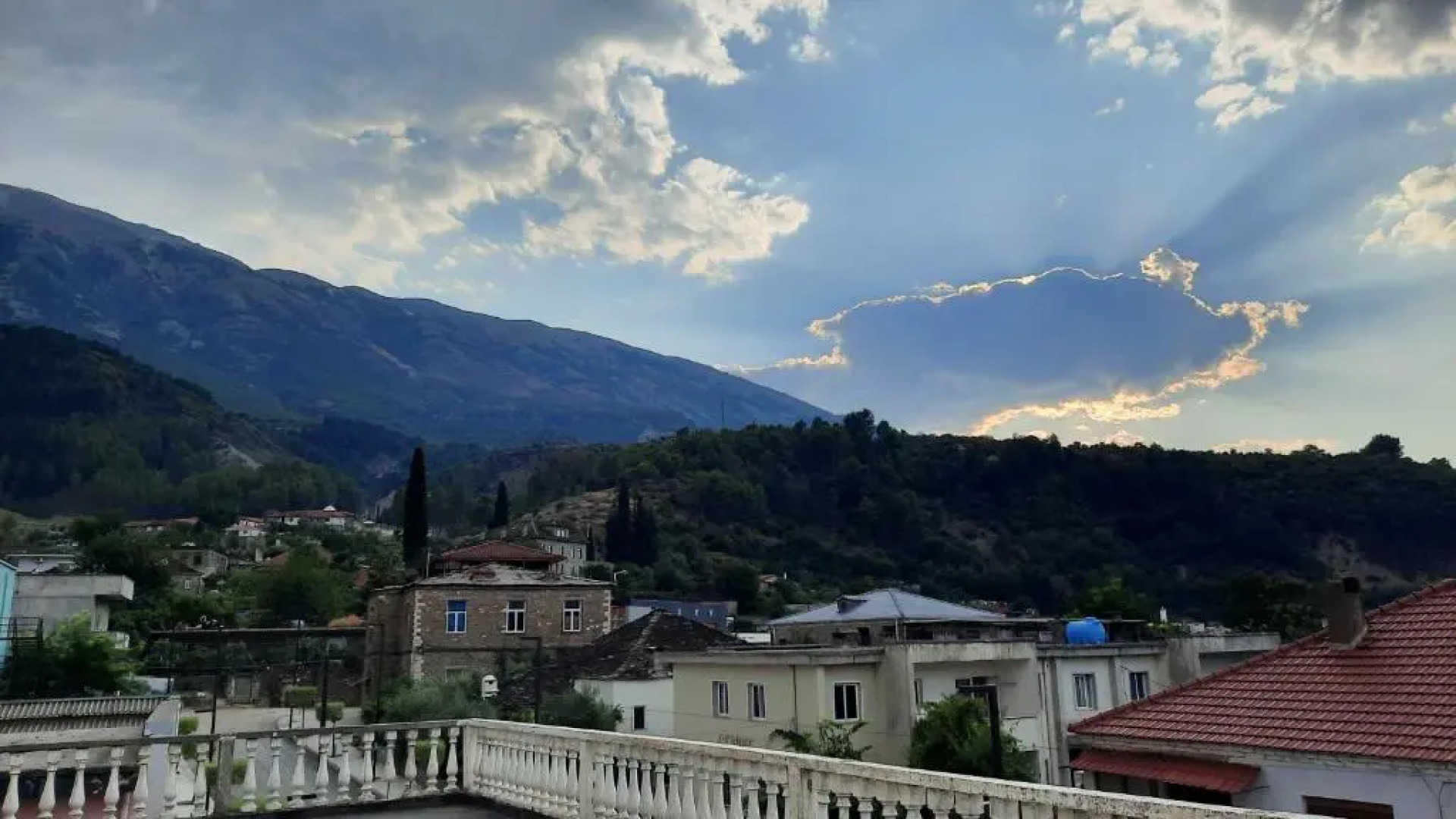 Rei's Apartment Permet