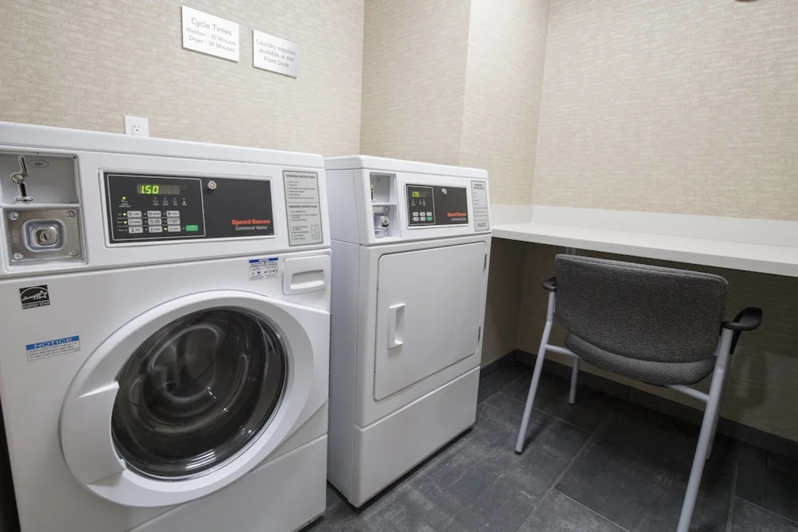 Courtyard Atlanta Alpharetta/Avalon Area