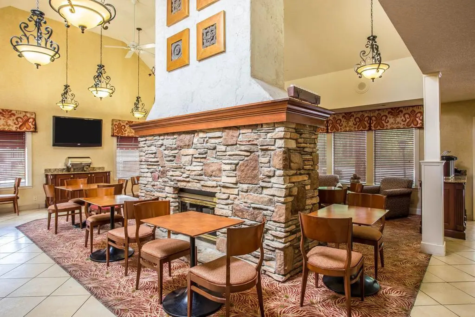 Cloverleaf Suites Columbia