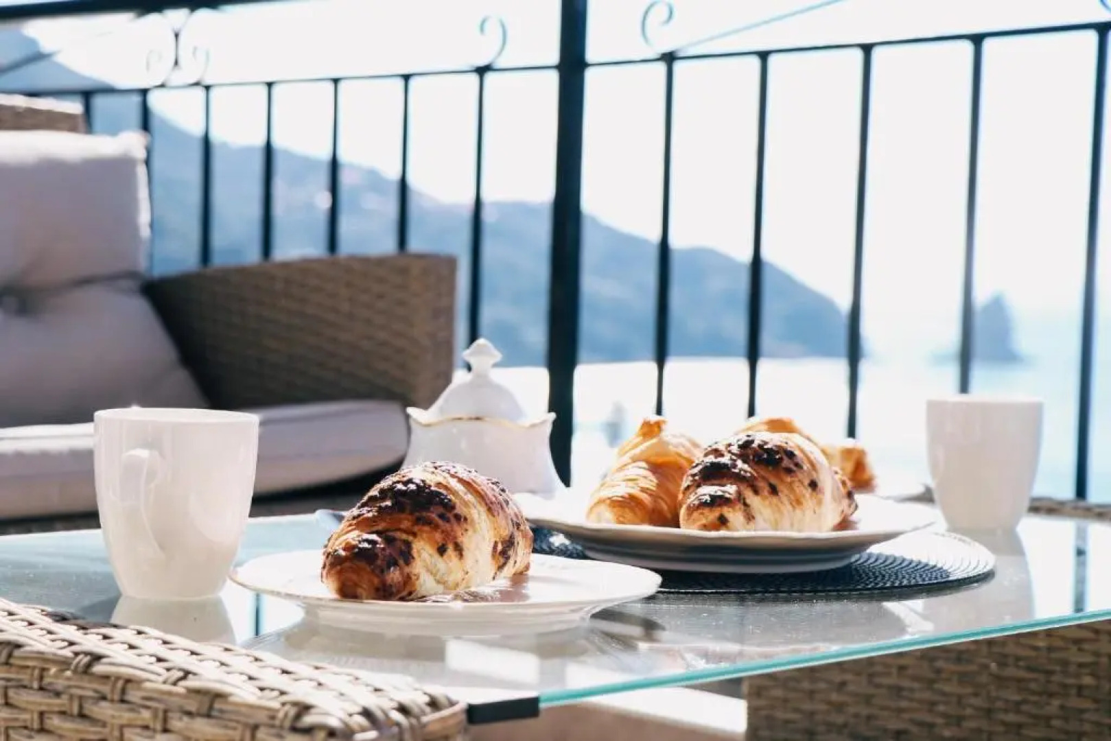 Noir Luxury Suite by CorfuEscapes