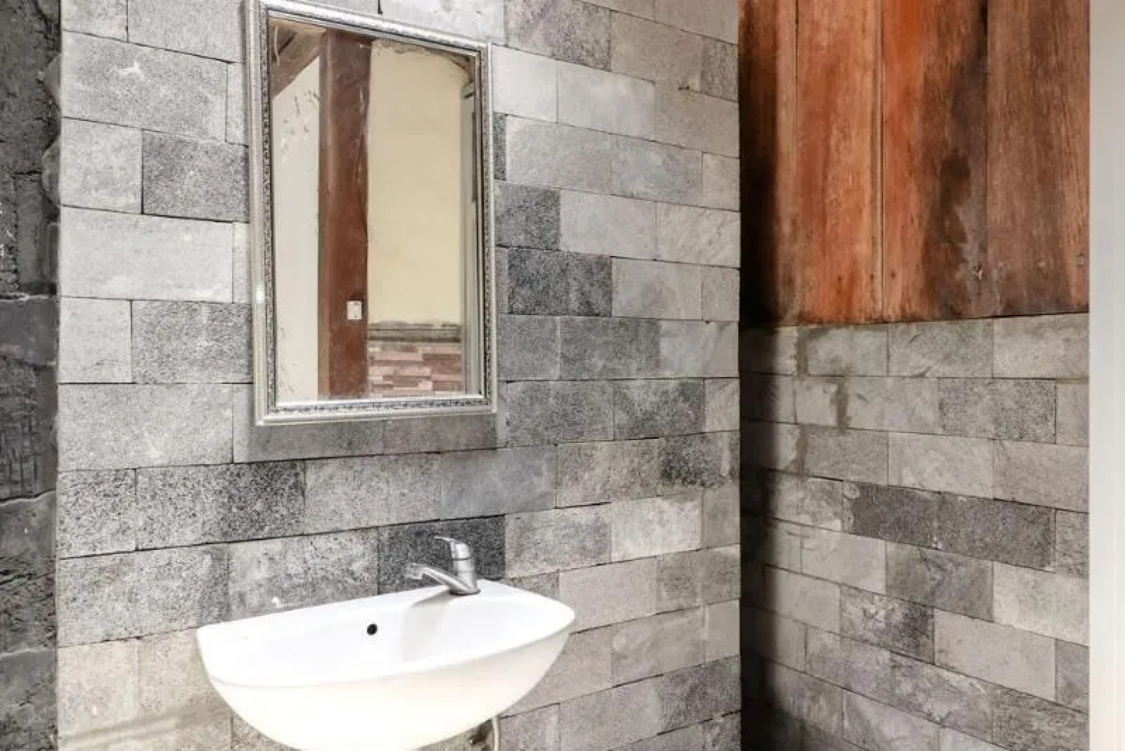 Segajih Central Stay and Education by ZUZU