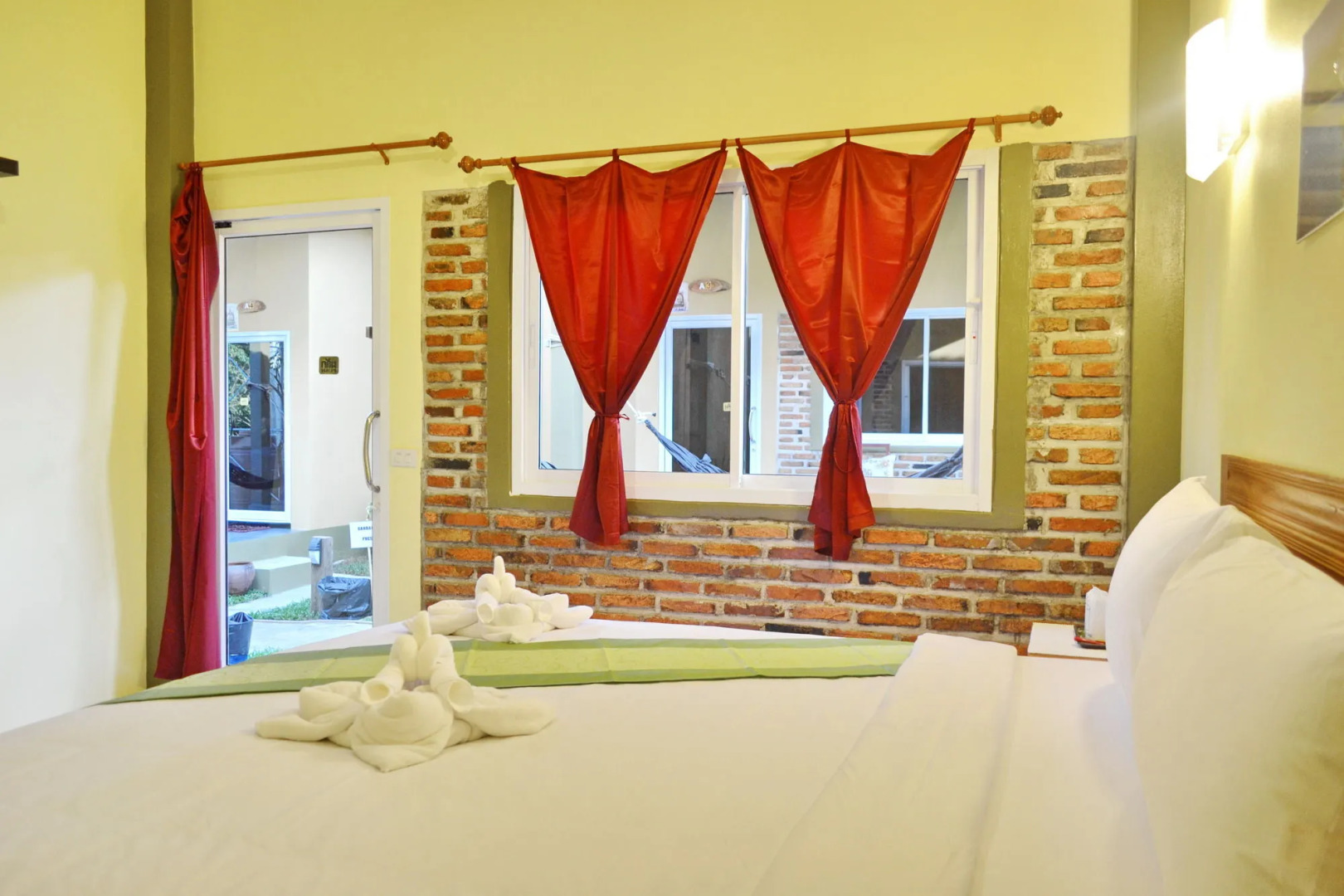 Lanta Baan Nok Resort (SHA Extra Plus)