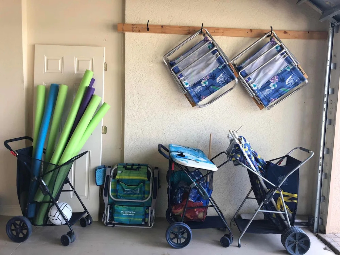 Naples vacation Rental, private pool, close to Vanderbilt Beach and De