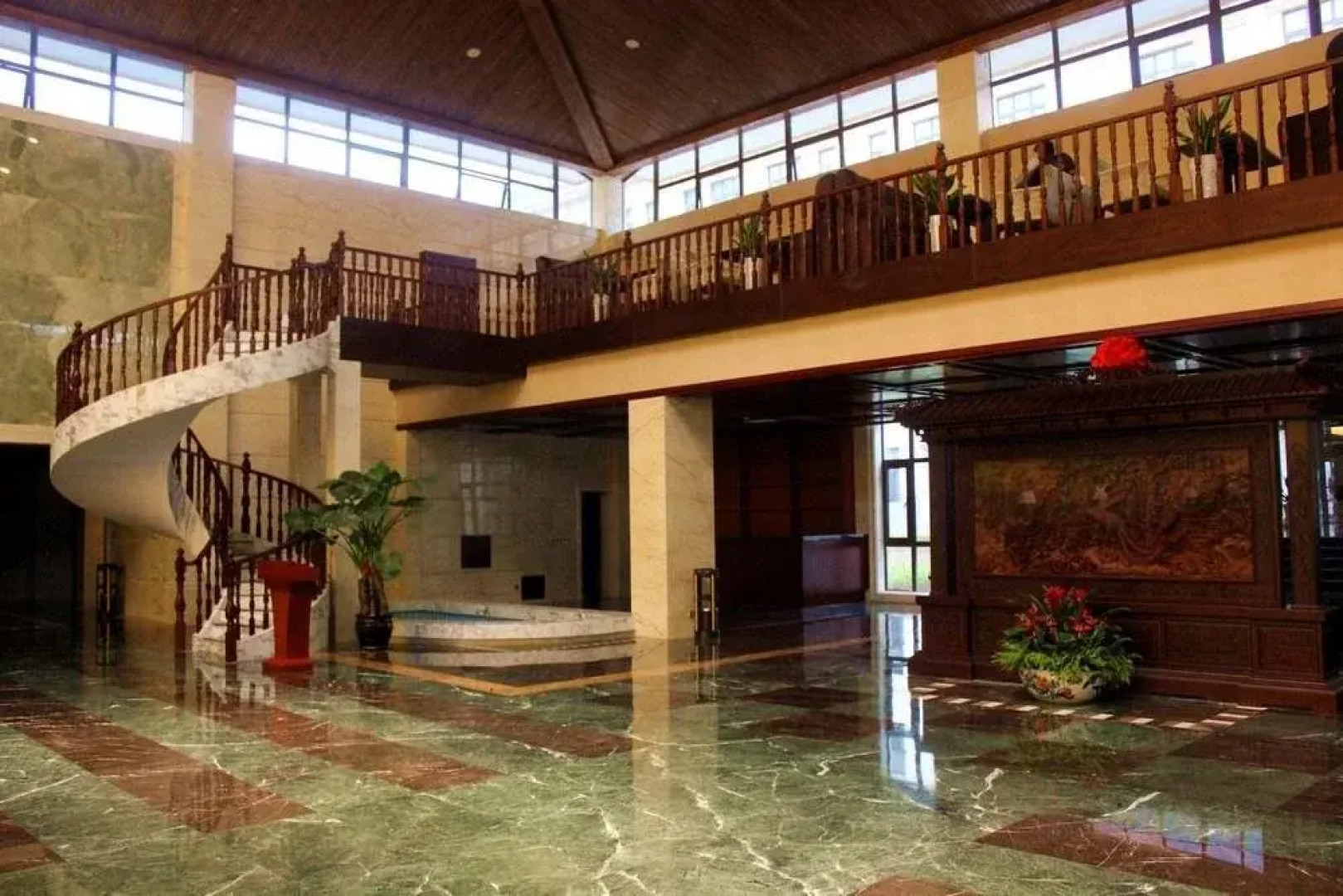 Shengtang Yishe Hot Spring Resort Hotel