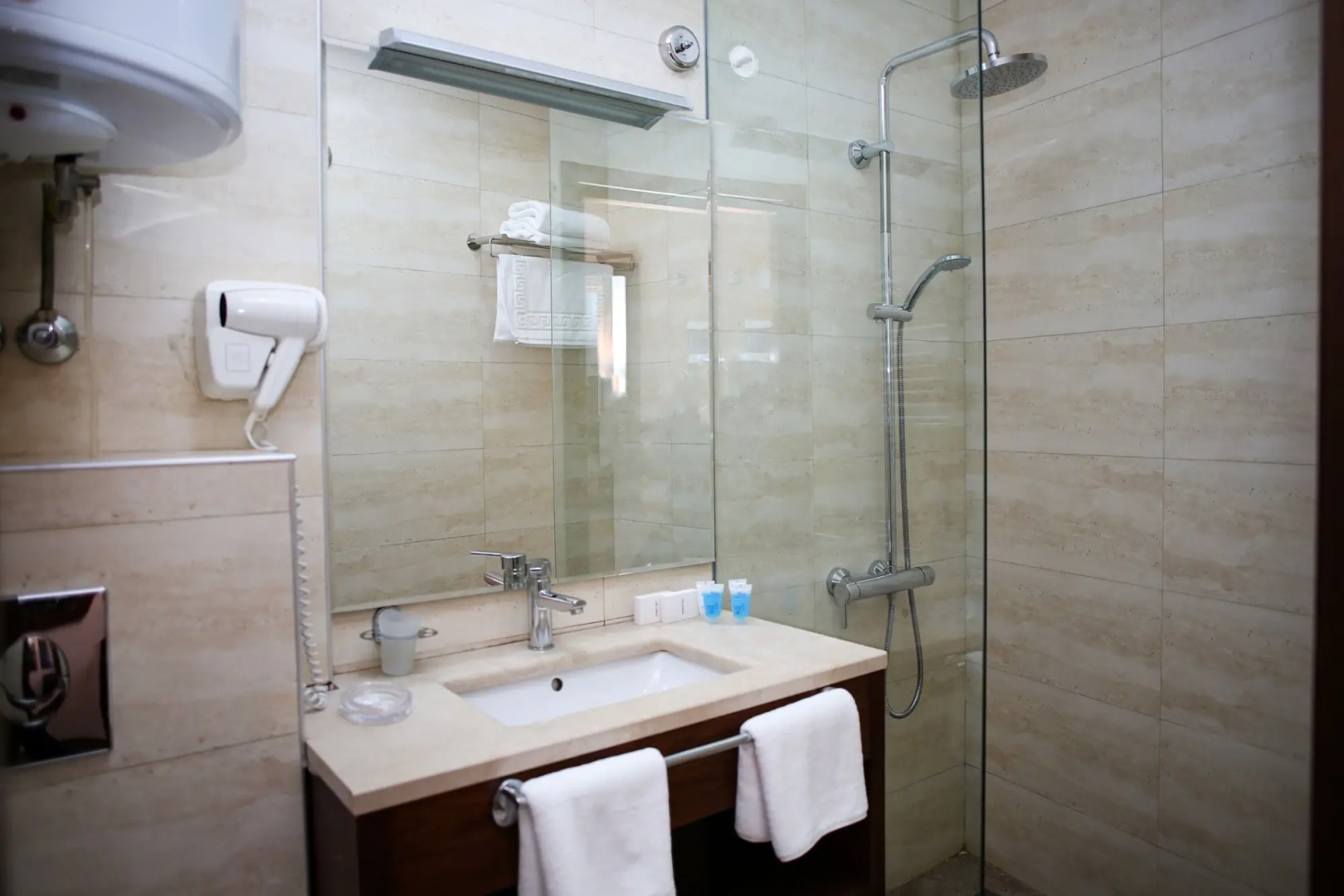 Отель Corner Inn