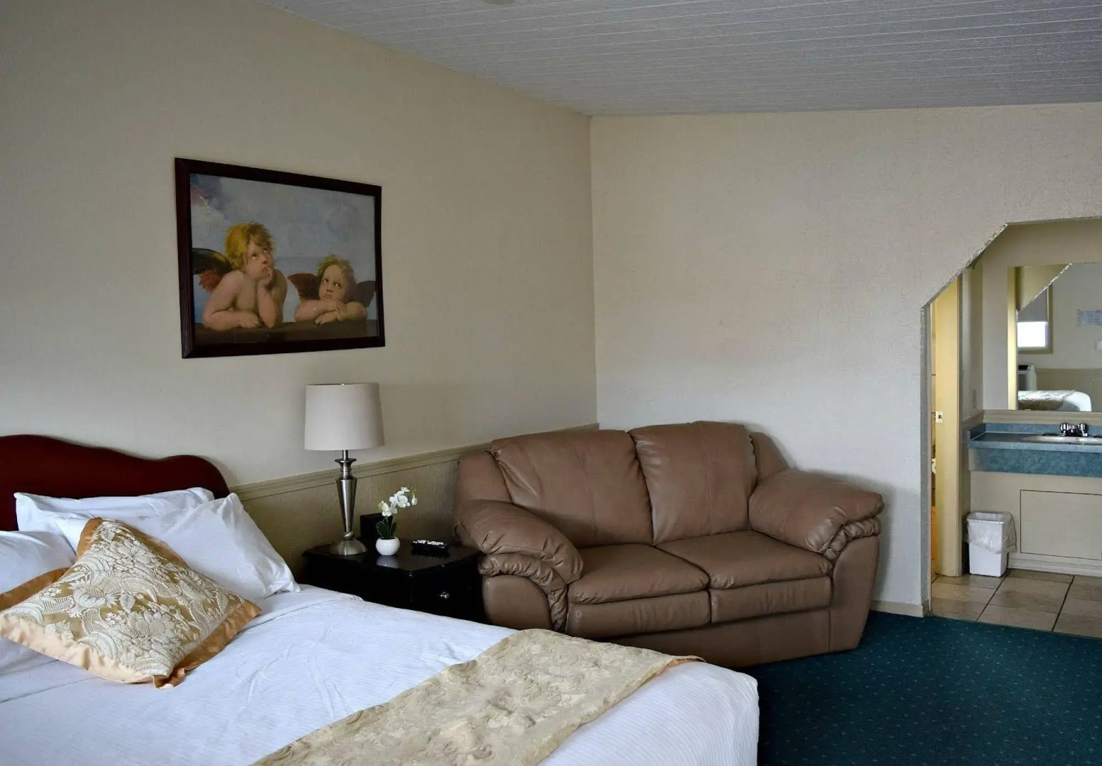 Centre Suites Inns Motel