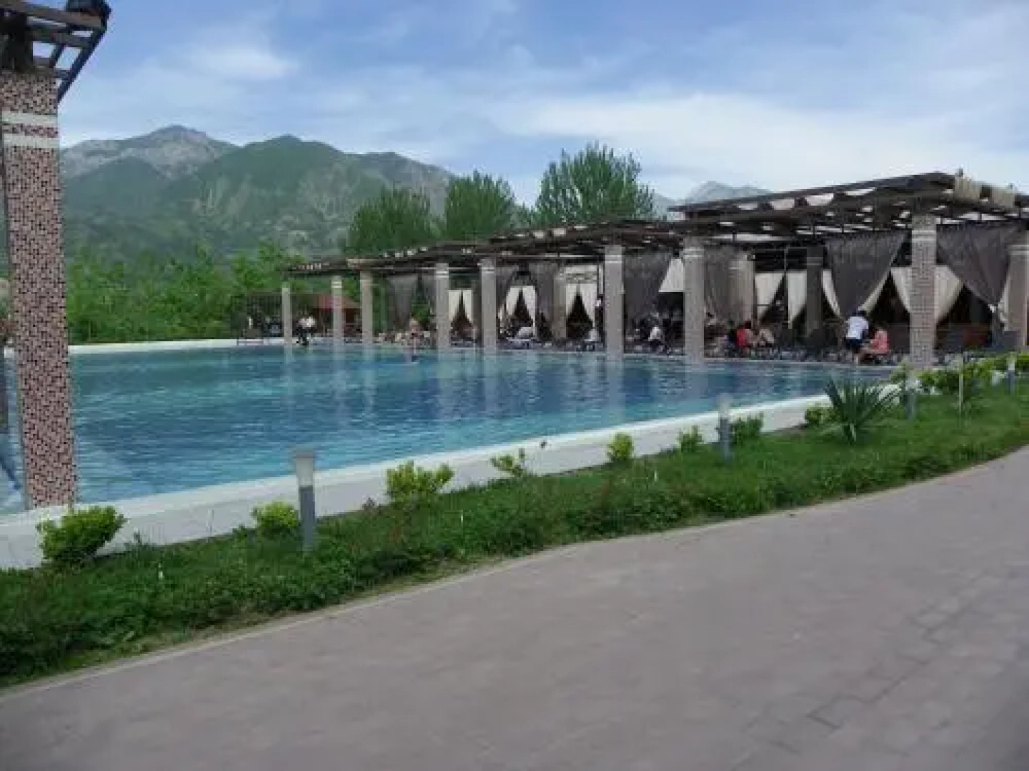 Charos Deluxe Resort & Spa