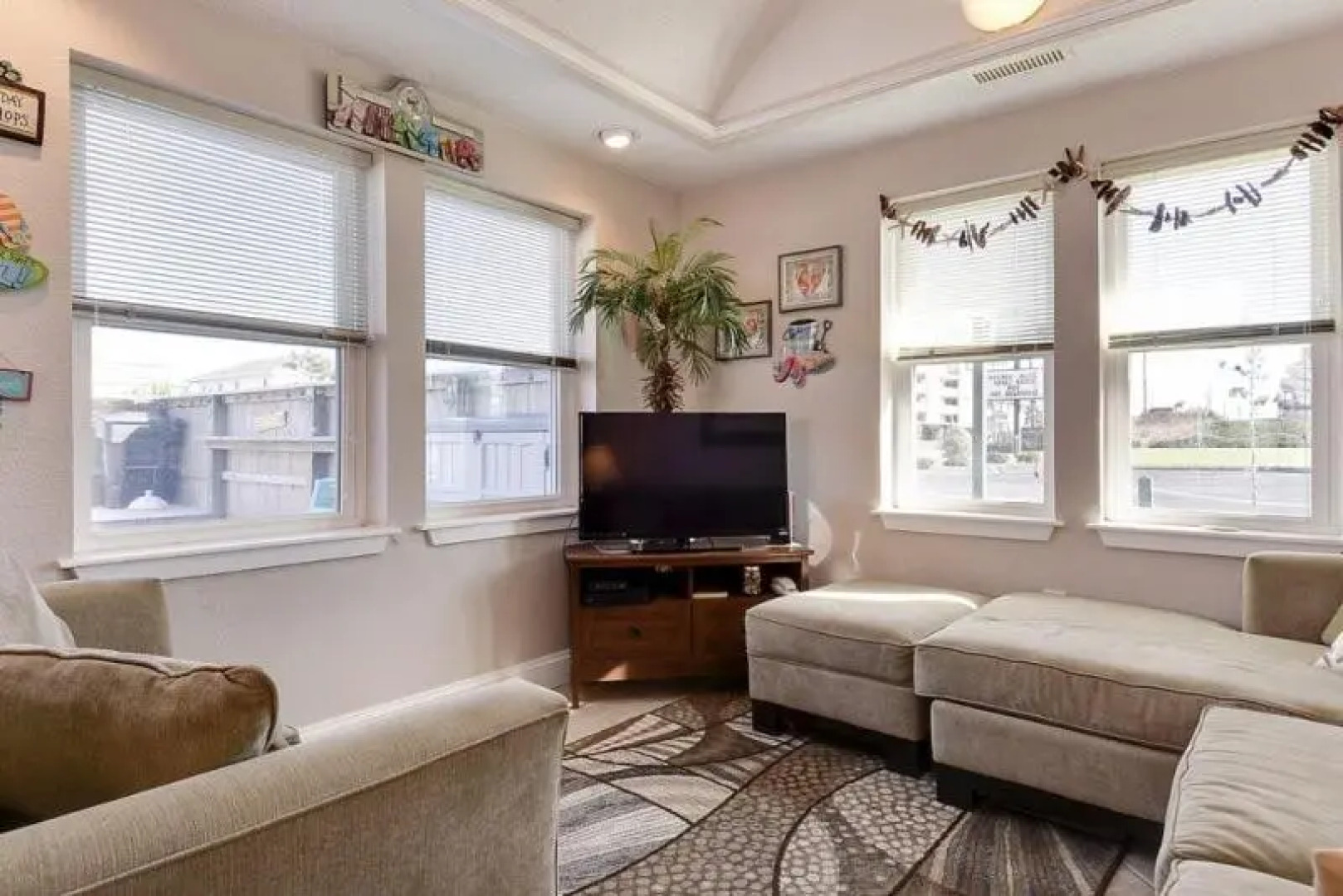 5065 - Flip Flop Inn