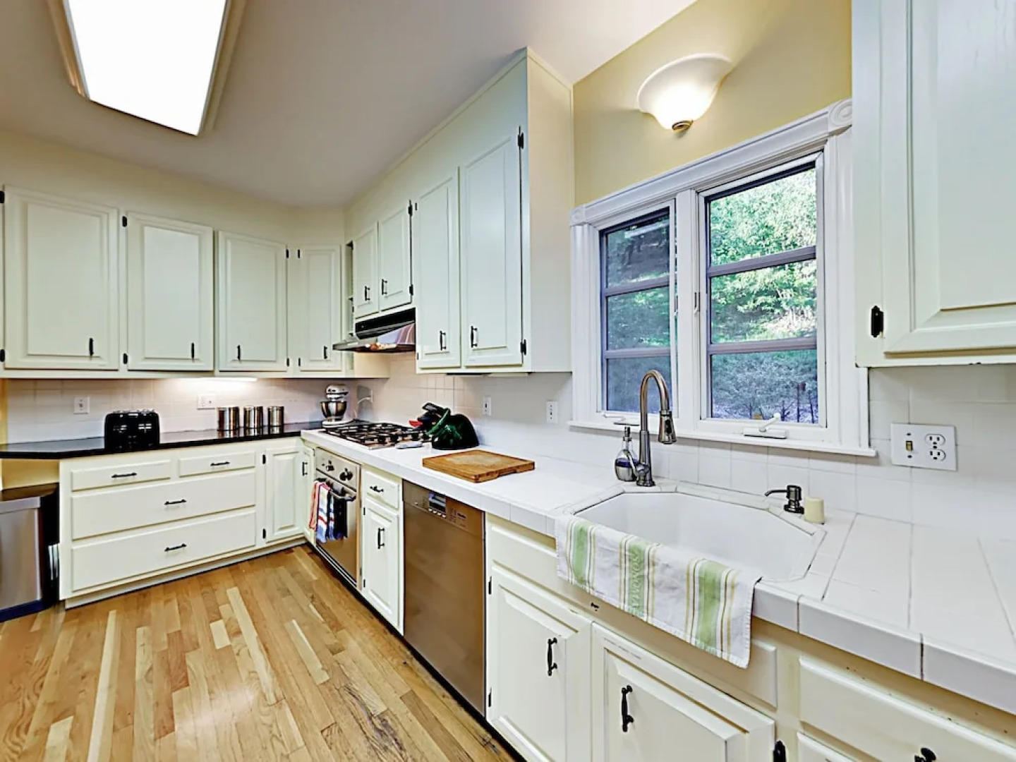 Quiet Wine Country Home Home