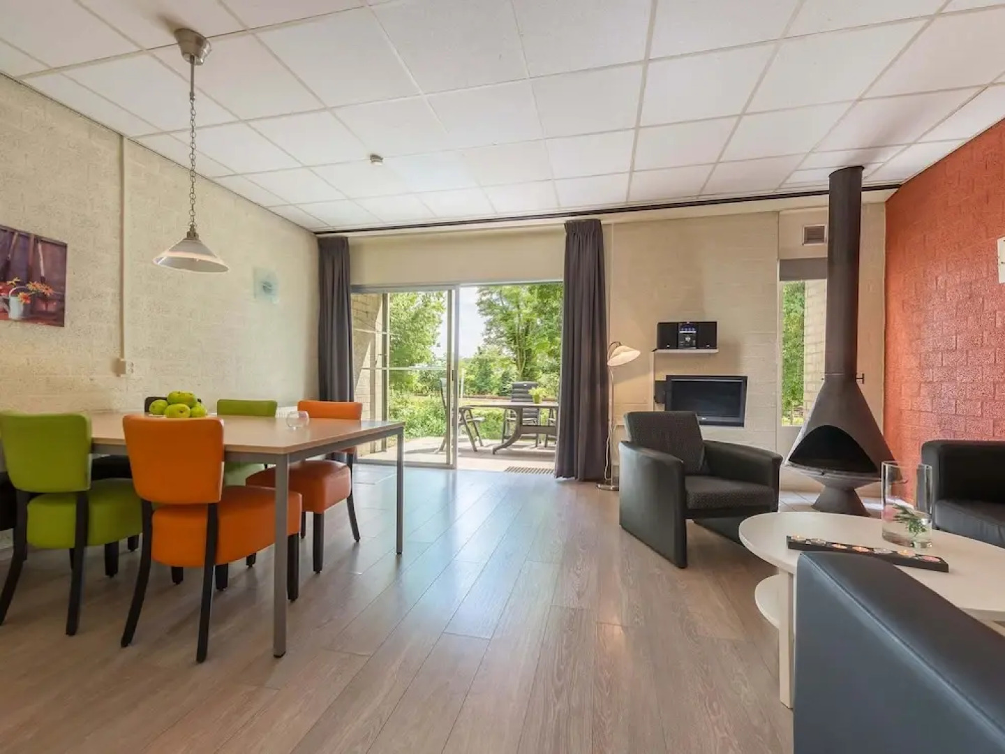 Well-kept Bungalow With Fireplace Near Valkenburg