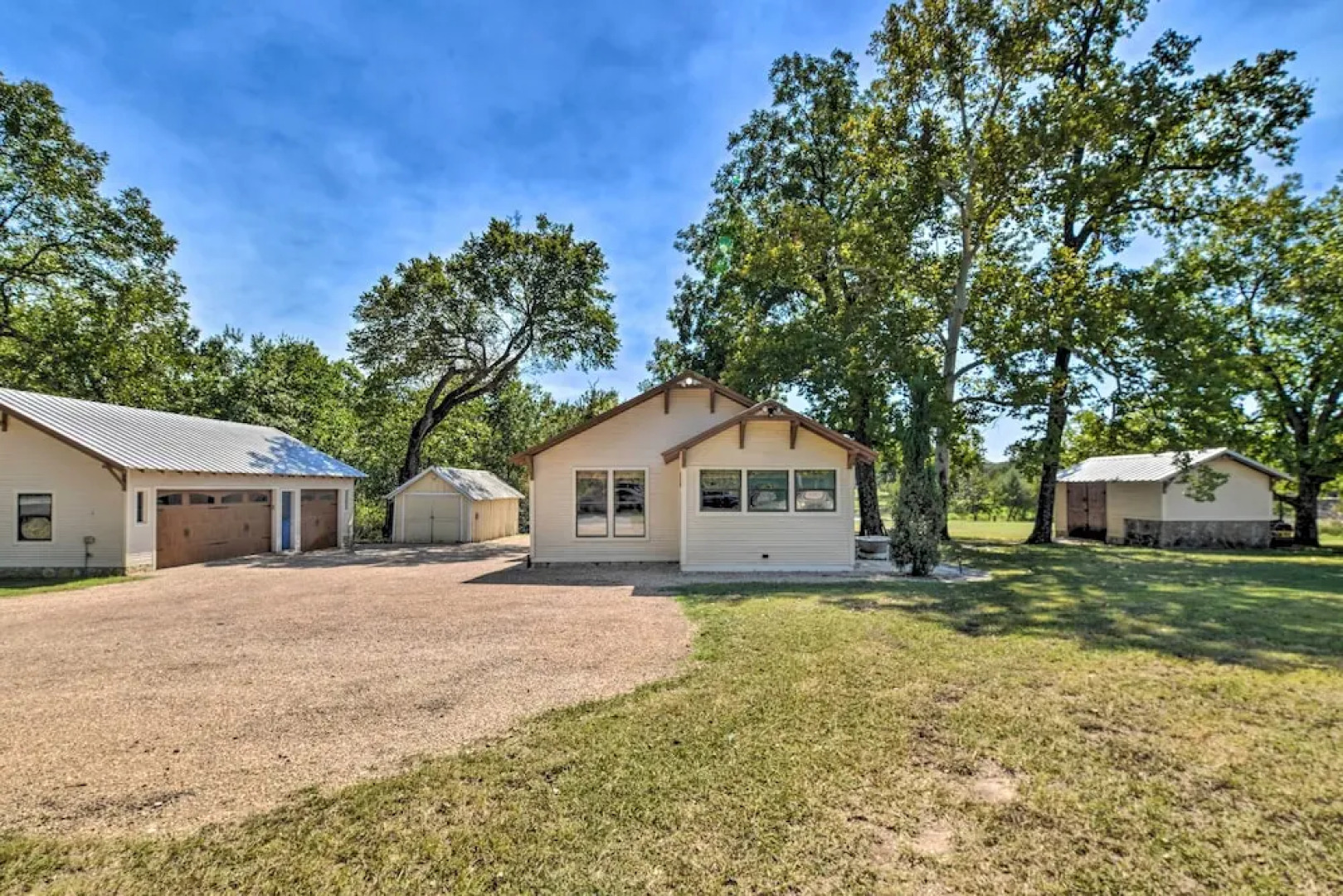 Spacious Glen Rose Home on Paluxy Riverfront
