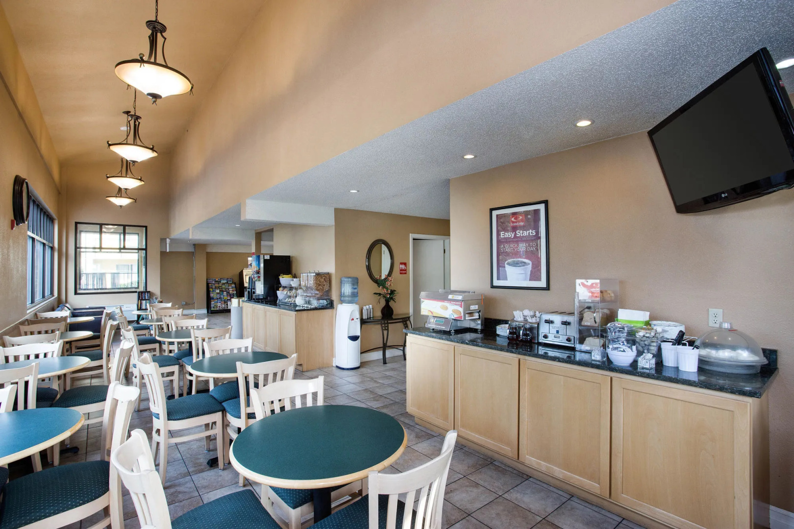 Econo Lodge Inn and Suites Bellingham
