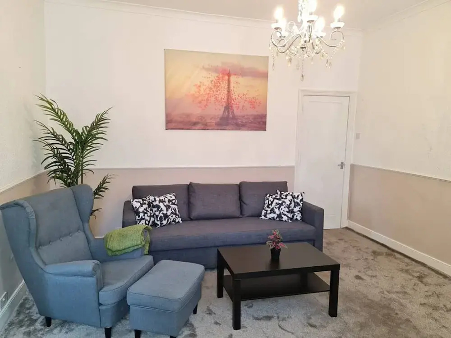 Large 3 Bed Flat Free Parking