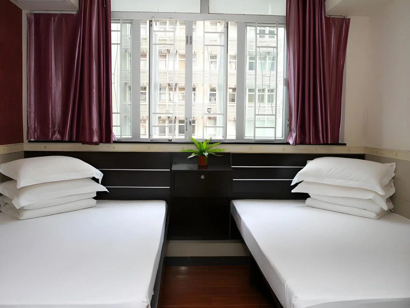 ZEN Rooms National Court