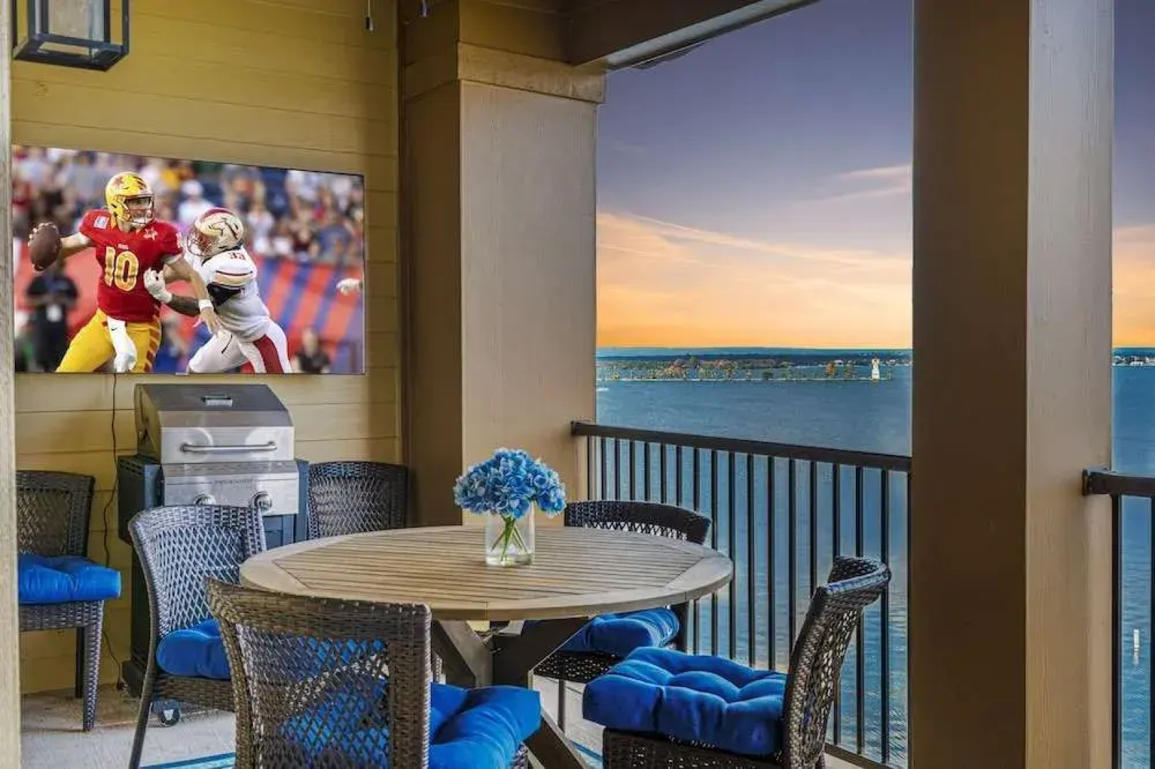 Luxury Waterfront Condo W/pool & Views!