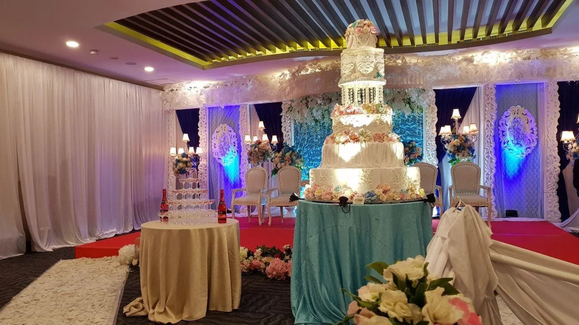 Ozone Hotel Pantai Indah Kapuk