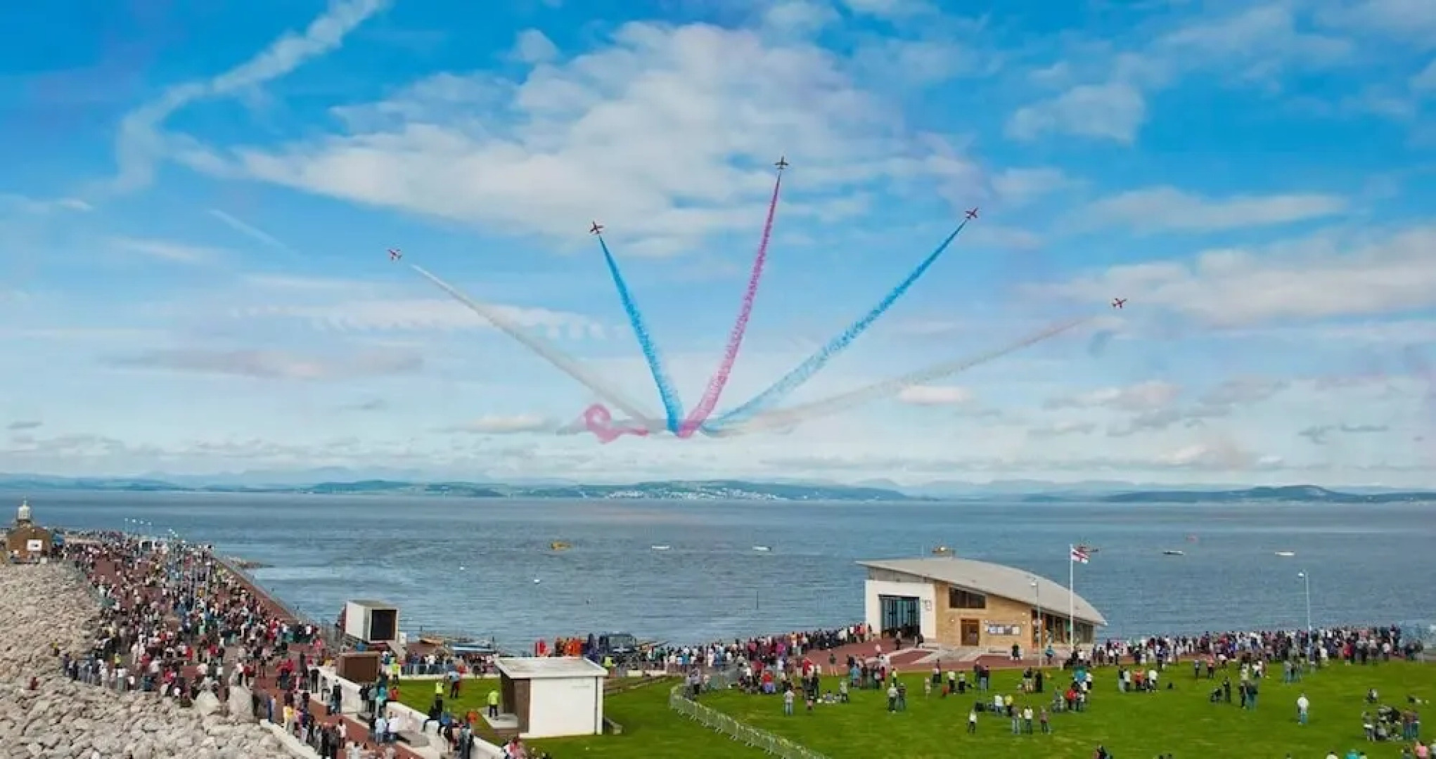 2 Bed Flat - Sleeps 3 - Parking - Wifi