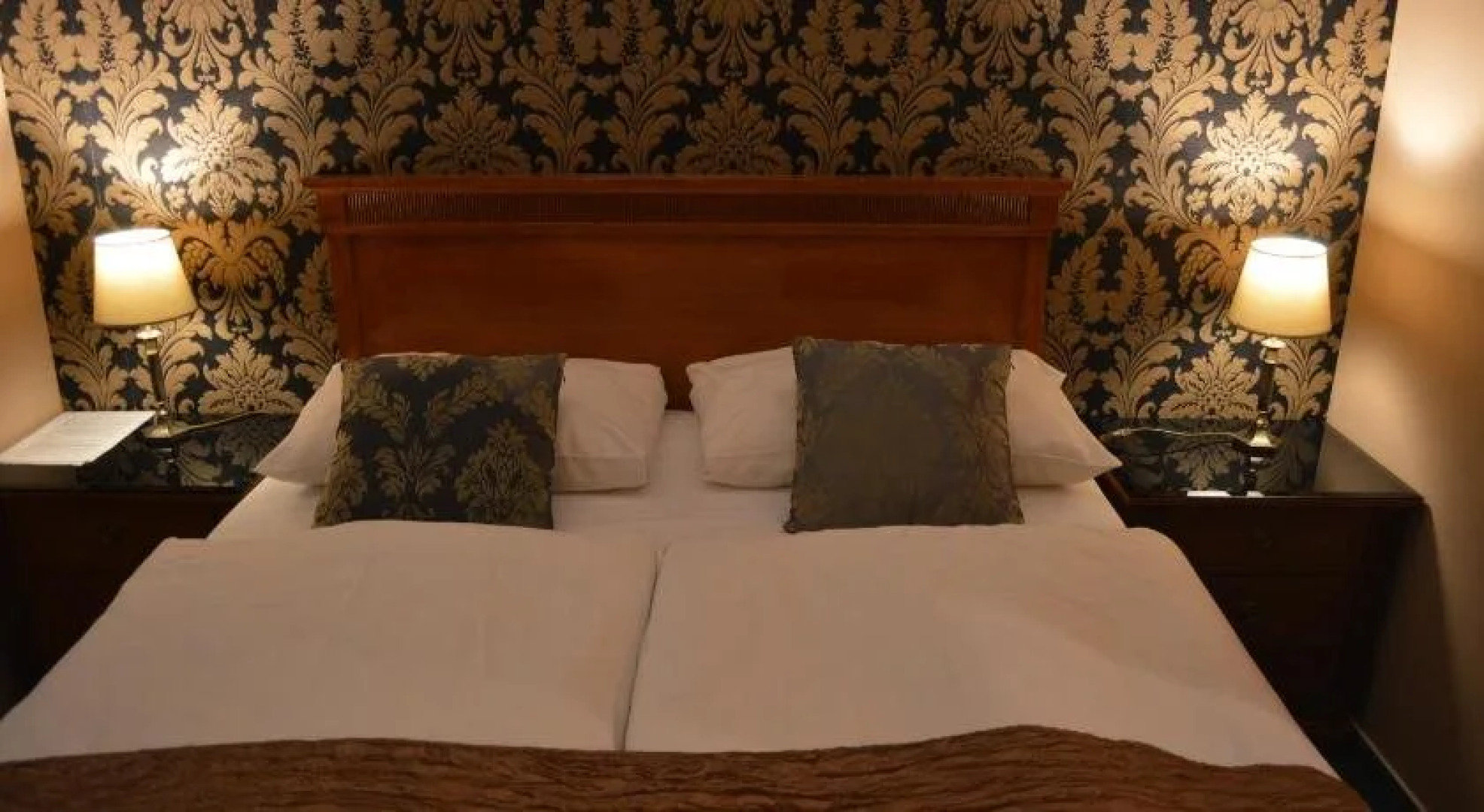 Platán Hotel & Étterem