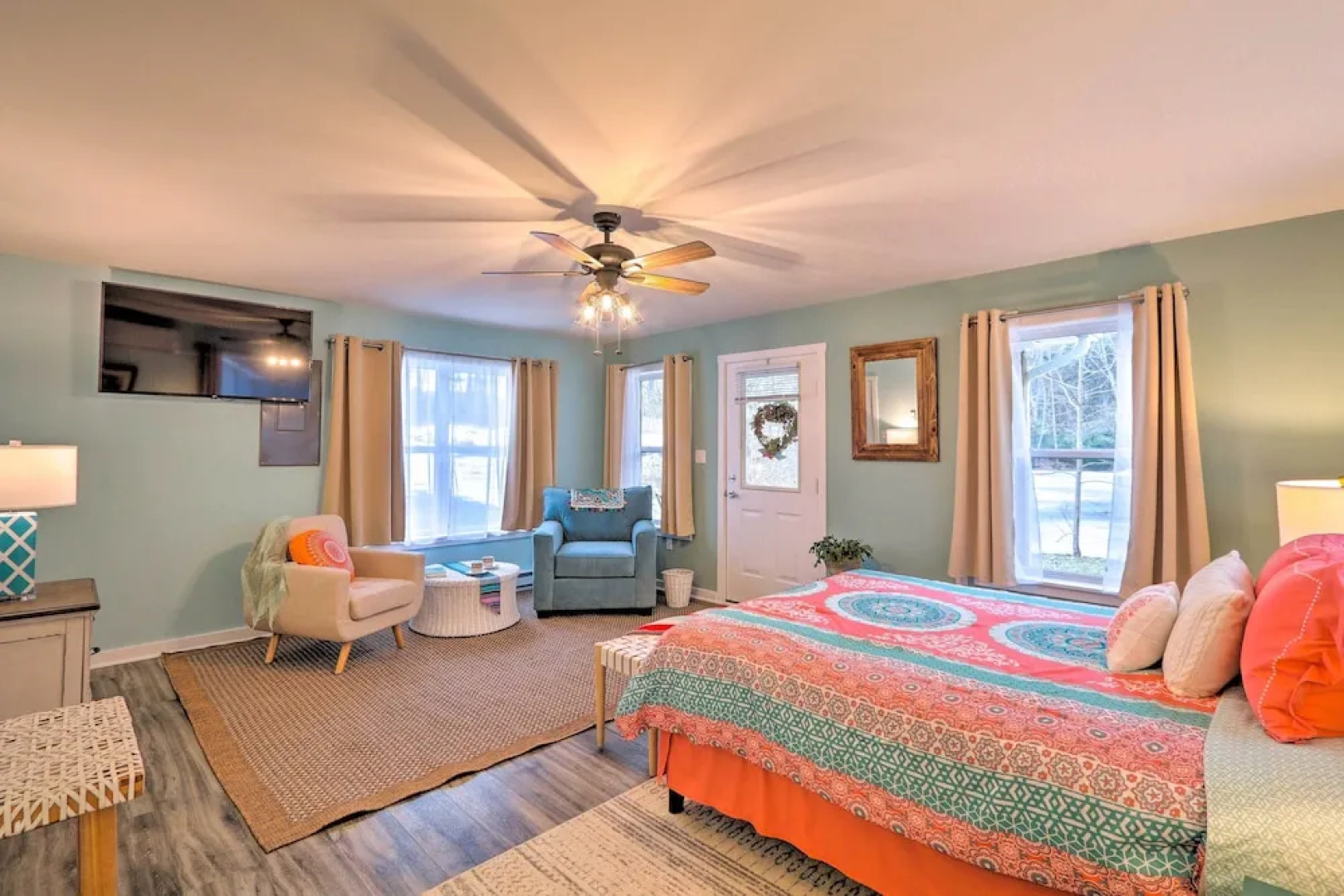 Unwind Fireside! Poconos Cottage 12 Mi to Slopes