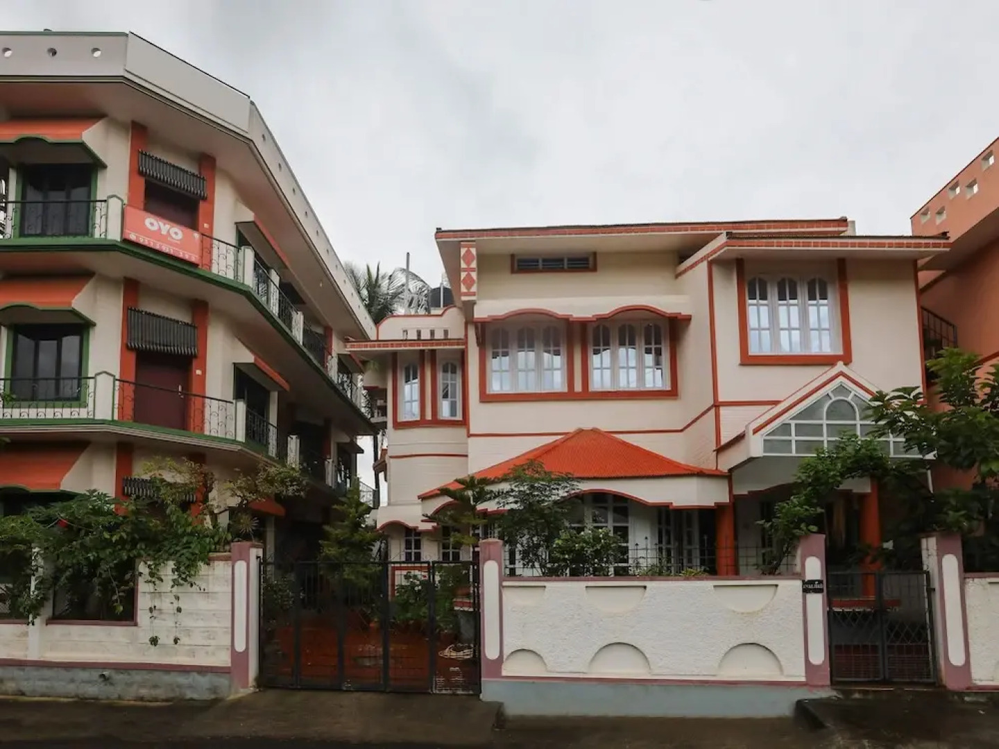 OYO 7030 Four Seasons