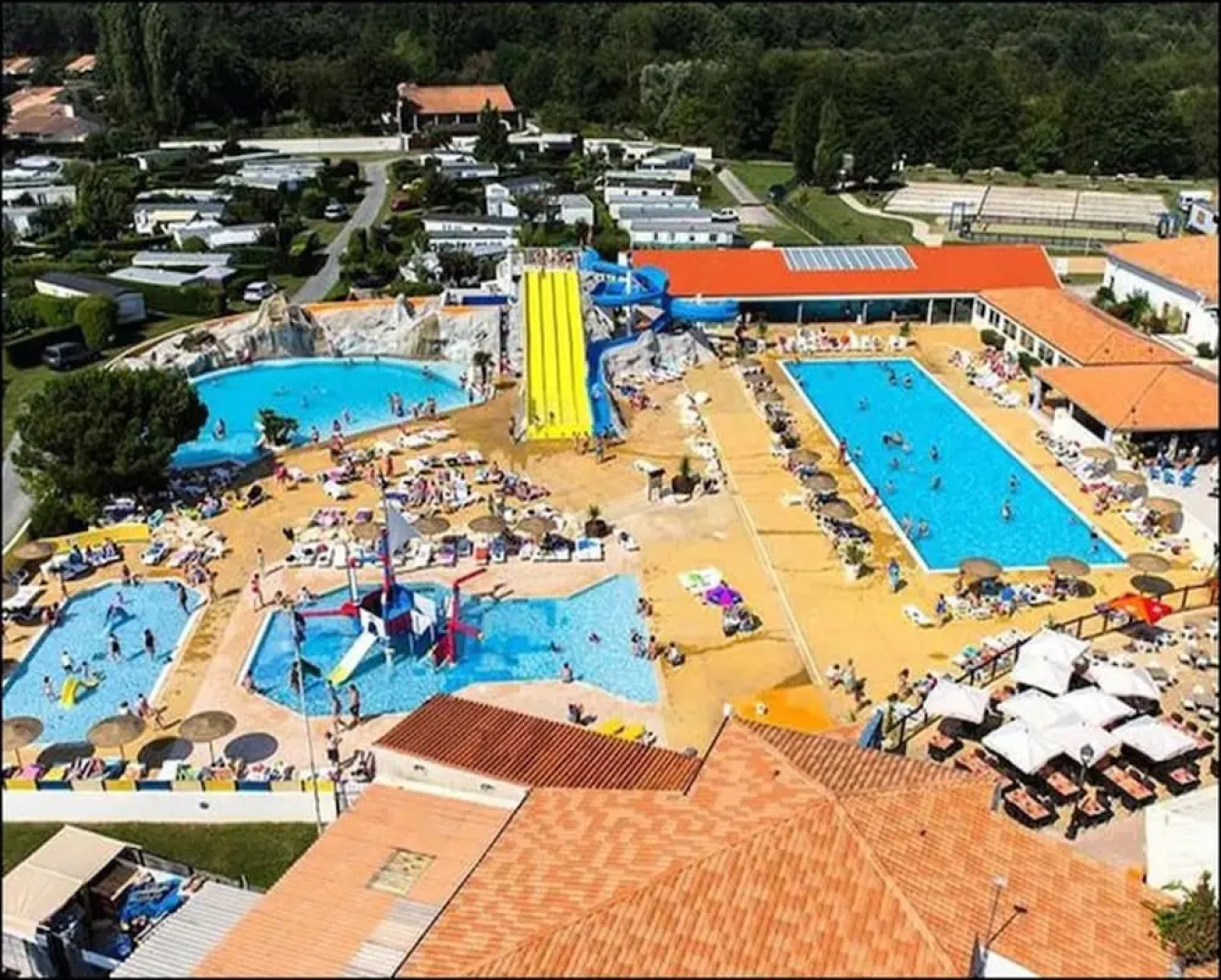 Property With 3 Bedrooms in Les Mathes, With Furnished Garden - 2 km F