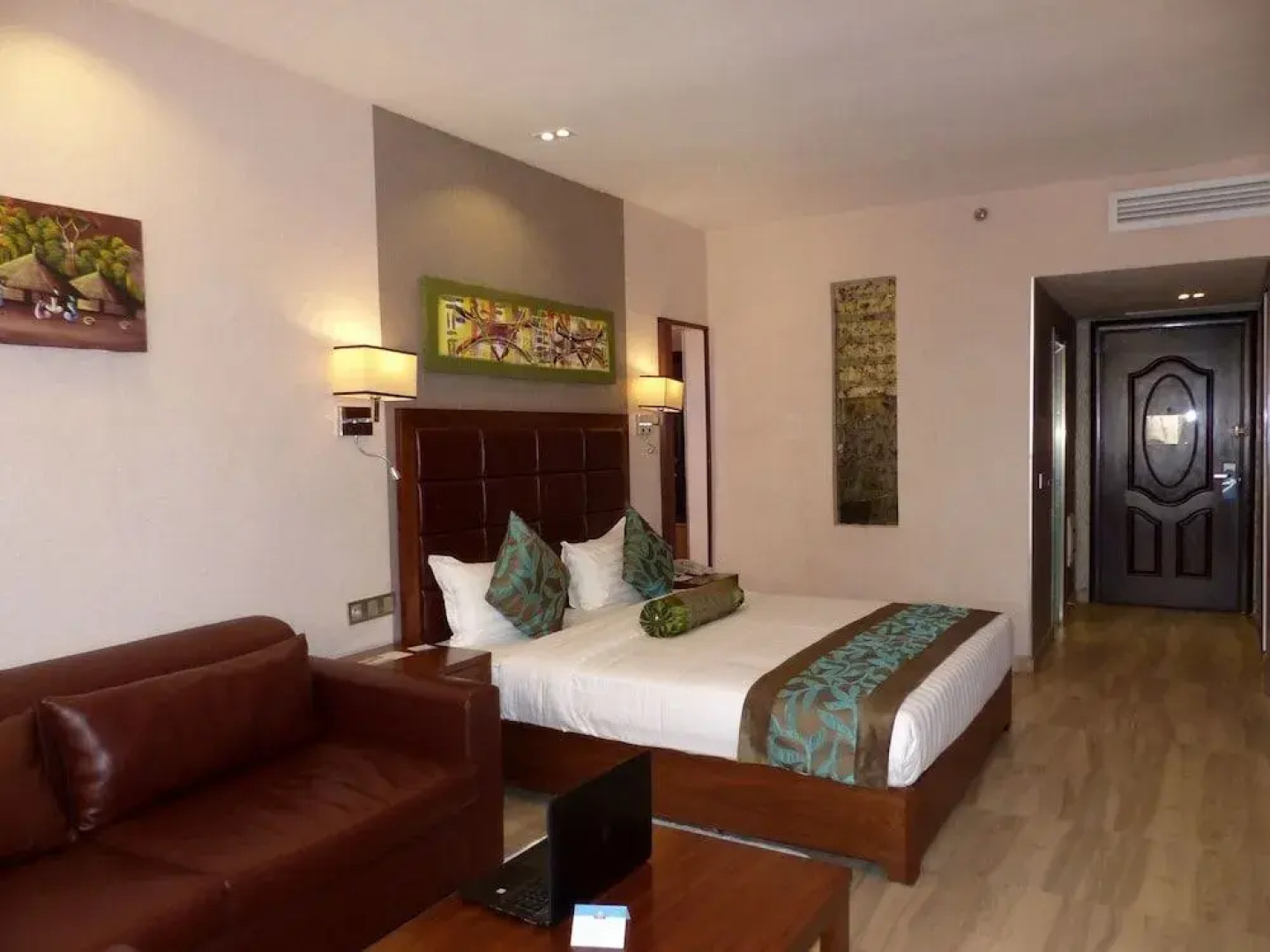 Days Hotel and Suites by Wyndham Dakar