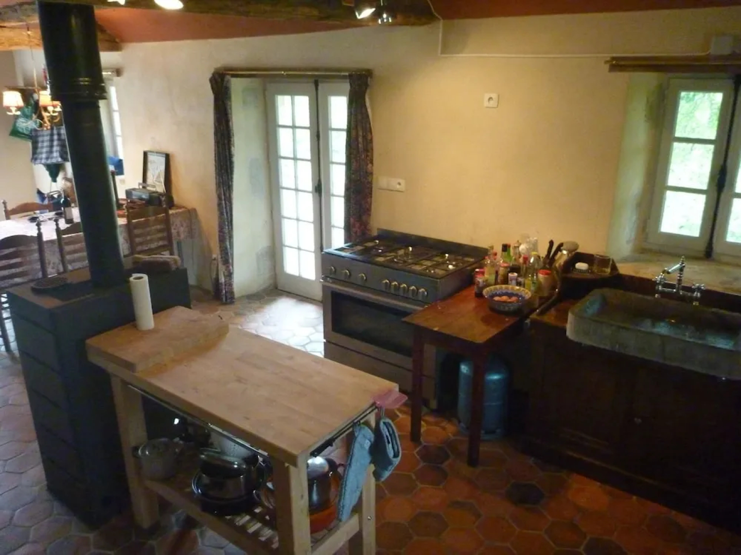 Charming and Private Castle on Four Hectares, With River, sun Terrace and Views