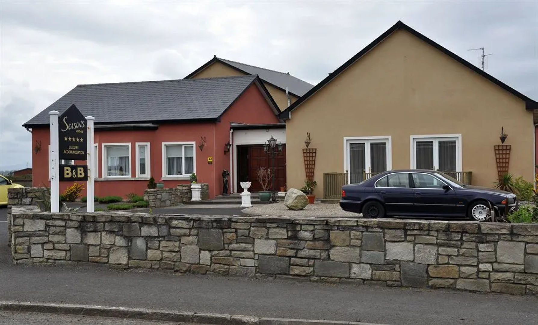 Seasons Lodge Guesthouse