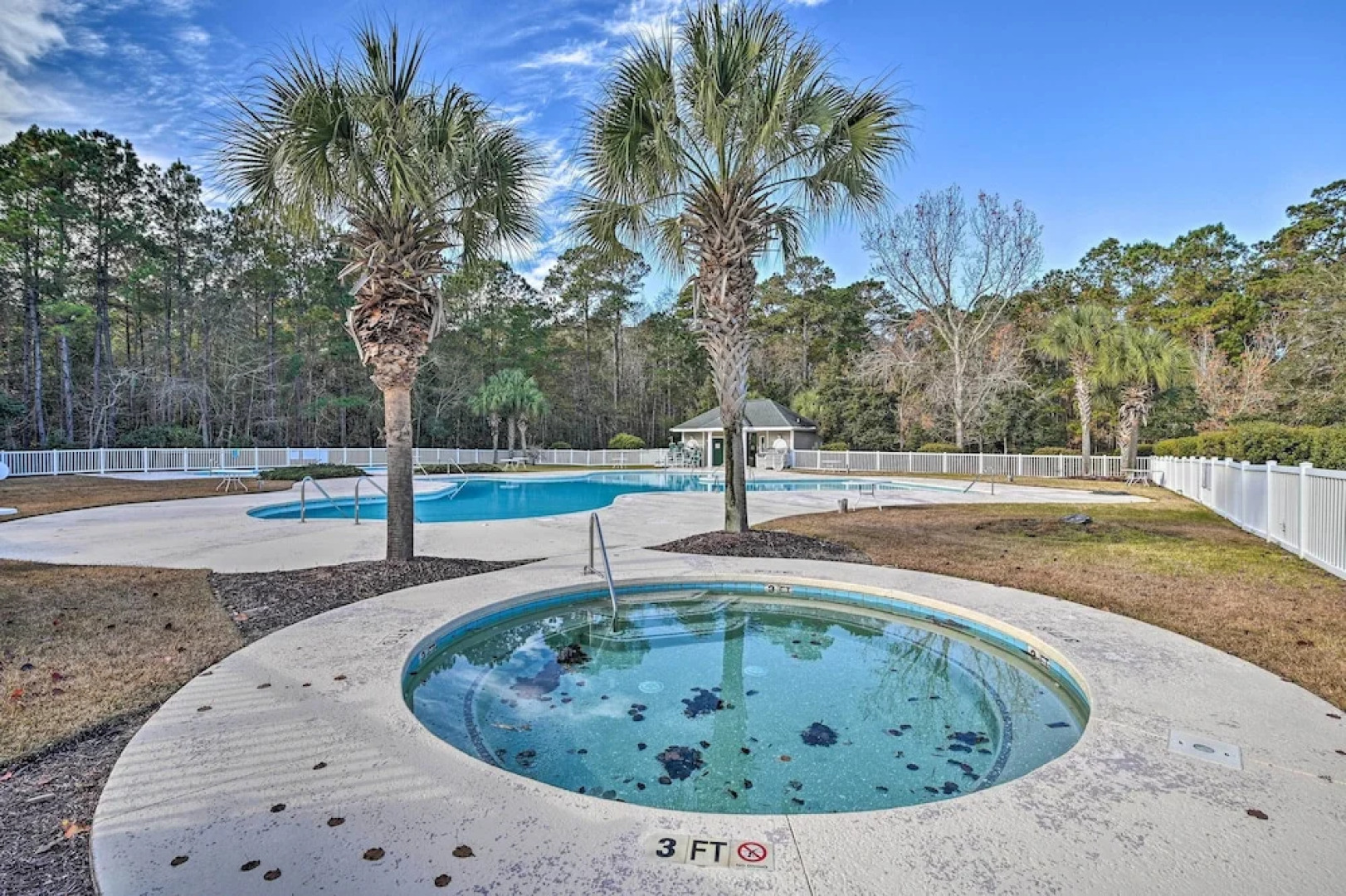 Pawleys Island Condo w/ Screened Porch + Golfing!
