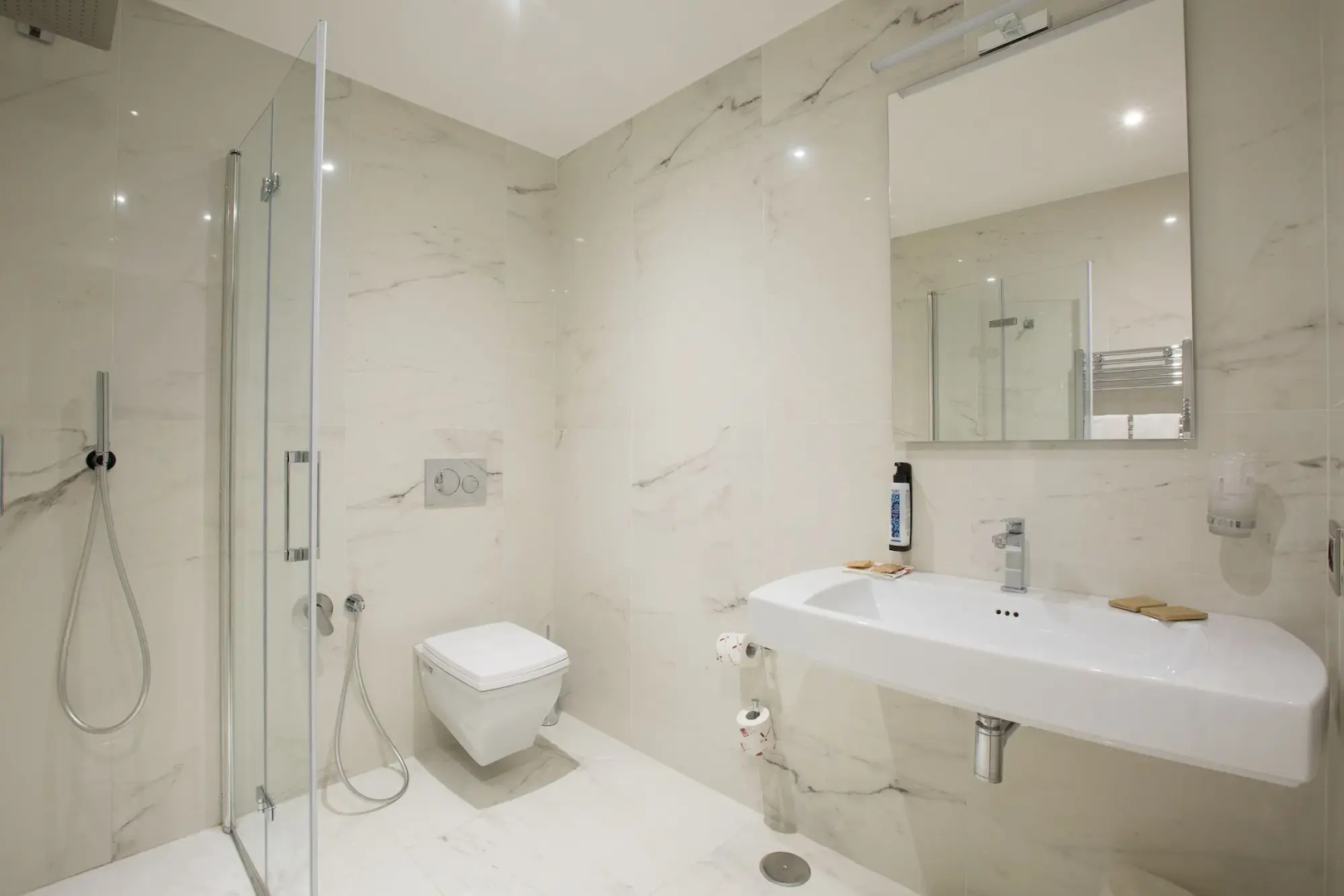 Floris Hotel