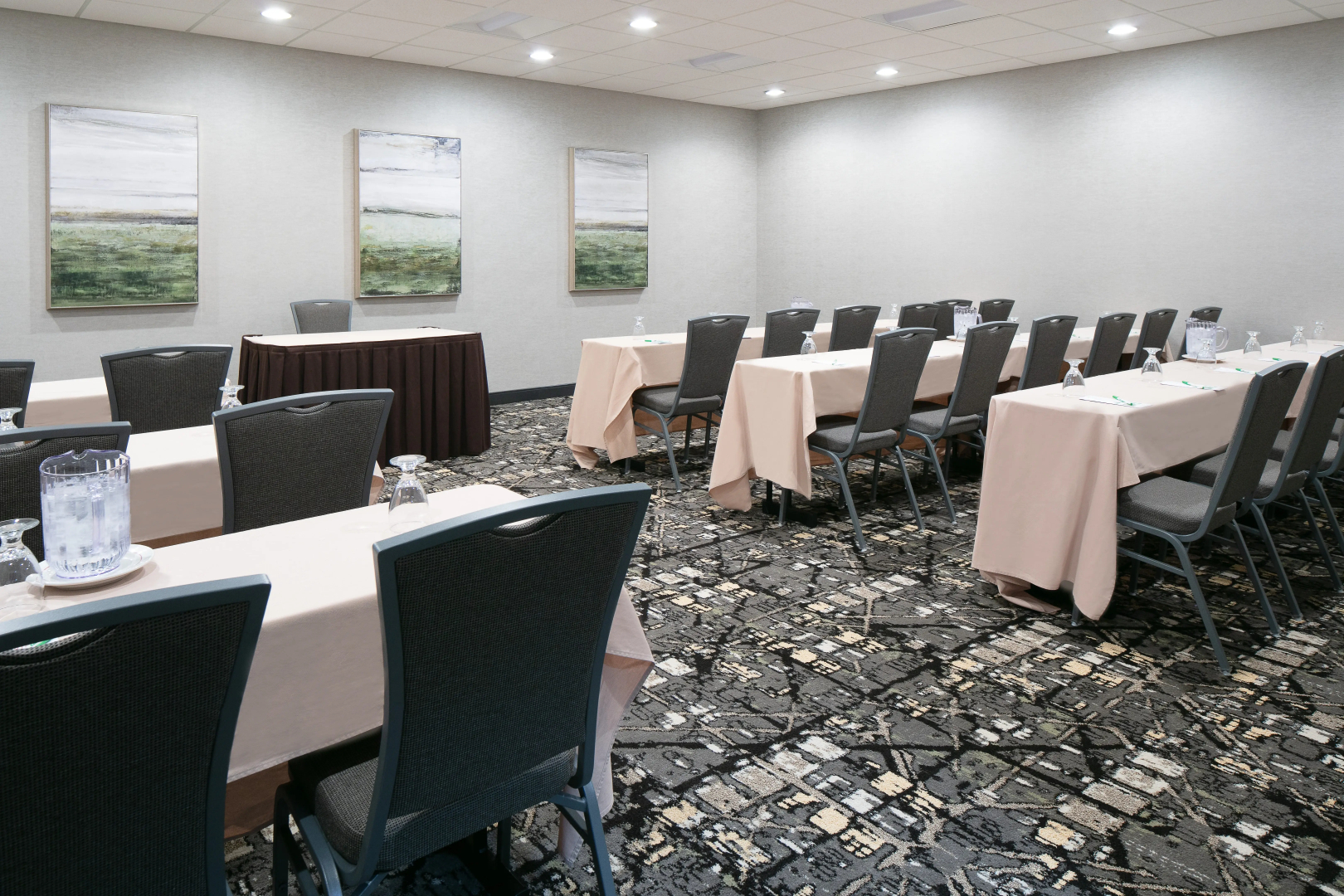 HOLIDAY INN HTL STES NORTHWEST by IHG